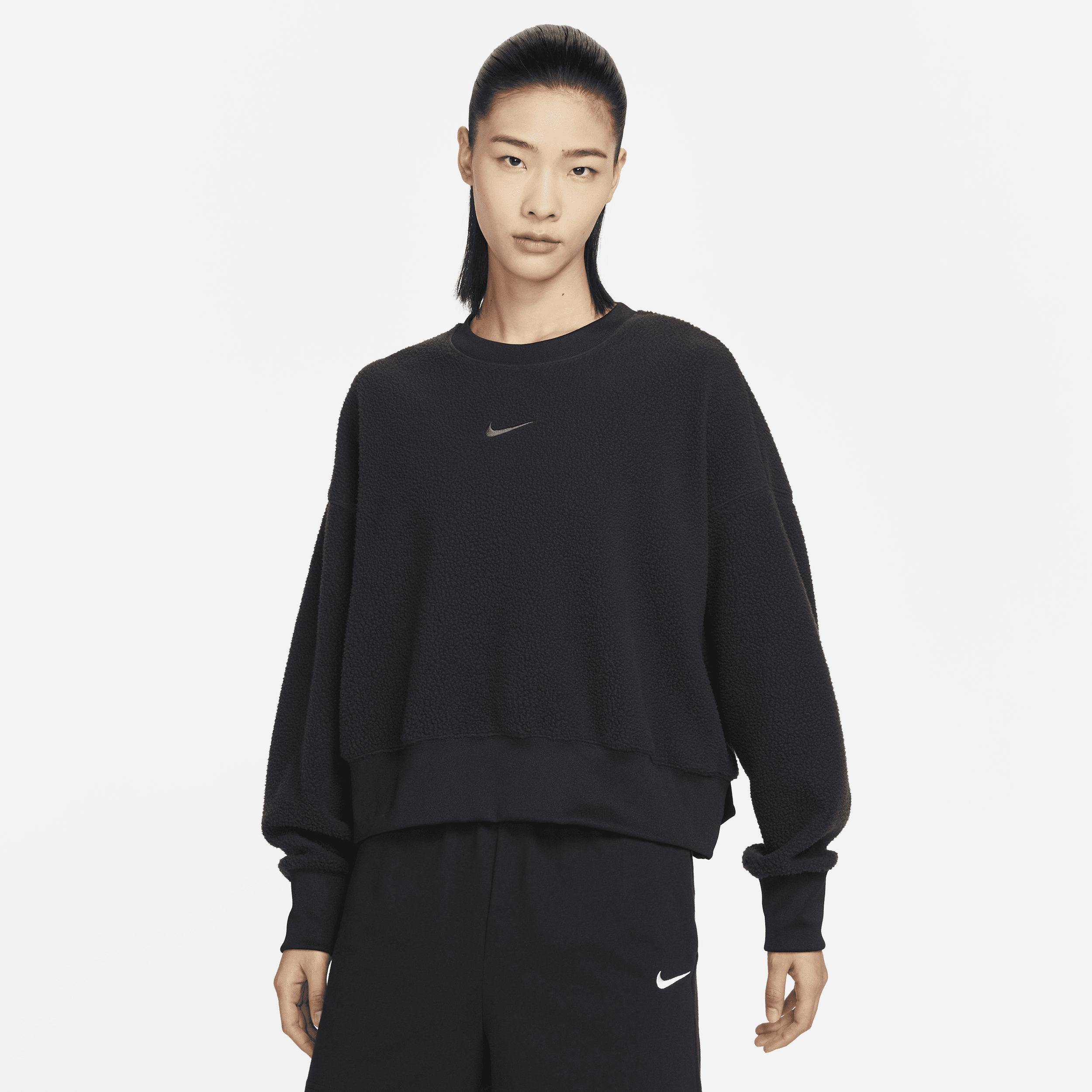【ナイキ(NIKE)公式ストア】ナイキ スポーツウェア プラッシュ ウィメンズ モッド クロップ クルーネック スウェットシャツ DQ6845-010 ブラック 【ナイキ(NIKE)公式ストア】ナイキ スポーツウェア プラッシュ ウィメンズ モッド クロップ クルーネック スウェットシャツ DQ6845-010 ブラック