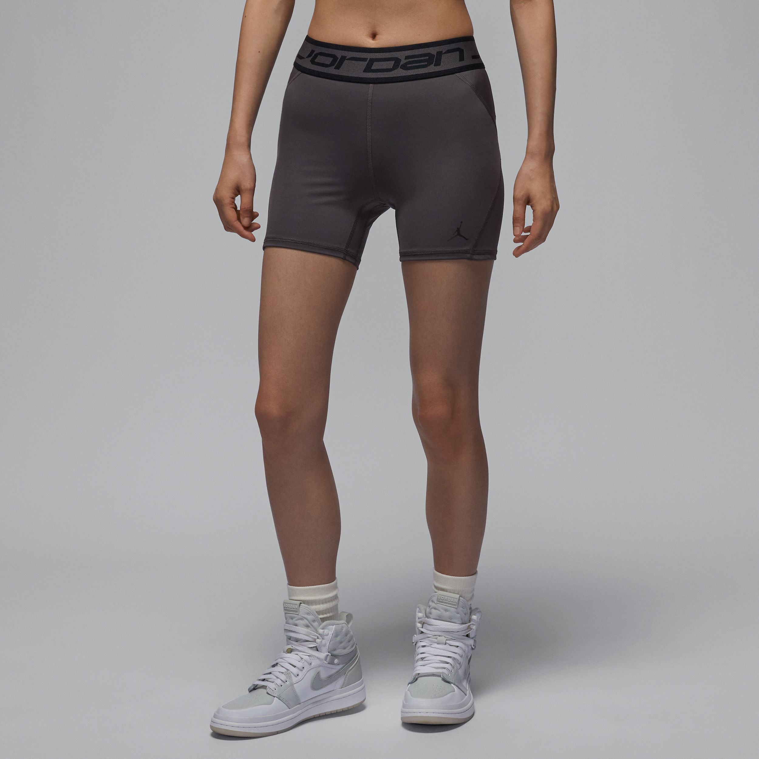 【ナイキ(NIKE)公式ストア】ジョーダン スポーツ ウィメンズ 13cm ショートパンツ FB4624-082 グレー 【ナイキ(NIKE)公式ストア】ジョーダン スポーツ ウィメンズ 13cm ショートパンツ FB4624-082 グレー