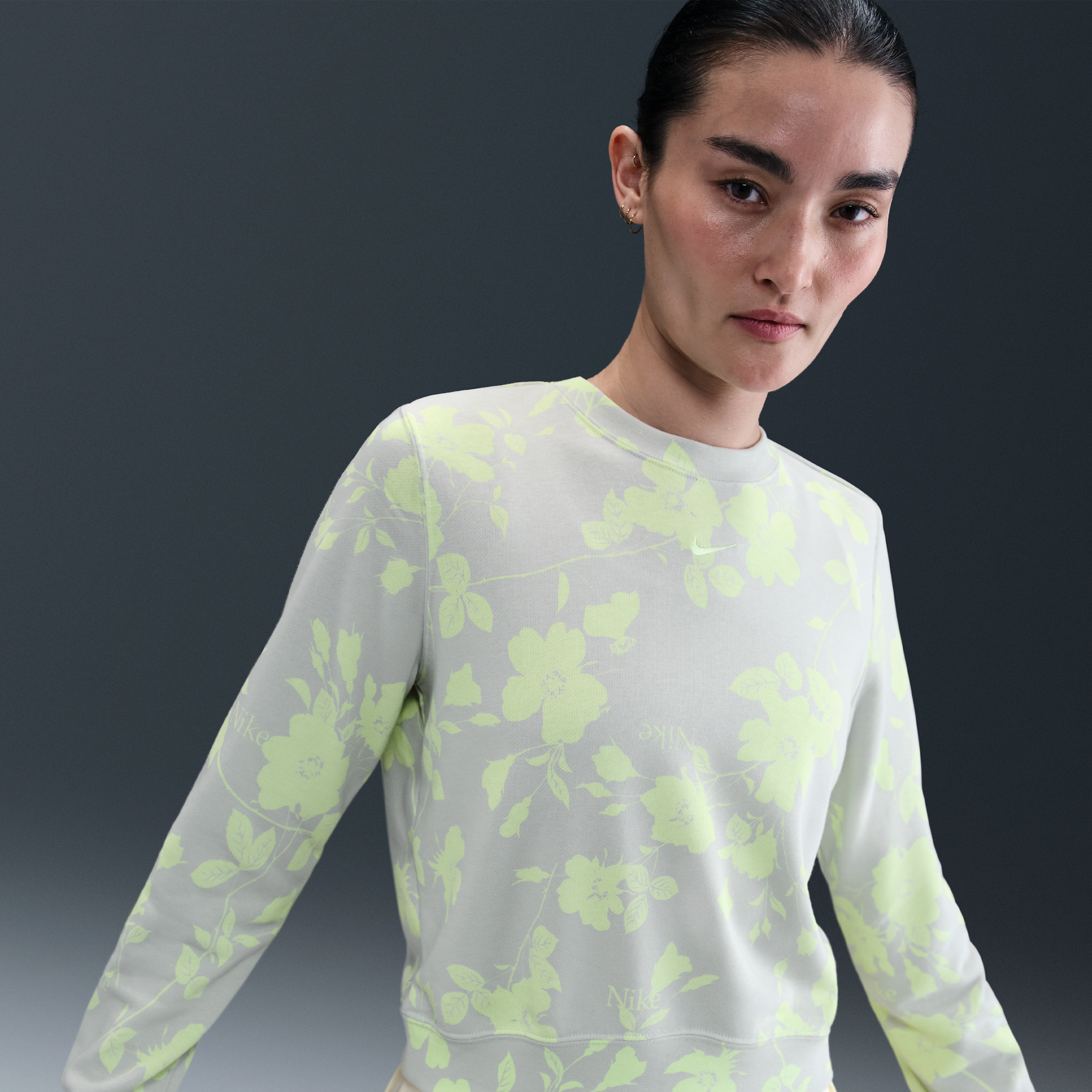 【ナイキ(NIKE)公式ストア】ナイキ スポーツウェア チル テリー ウィメンズ クルーネック フレンチテリー プリント スウェットシャツ HQ5709-034 グレー 【ナイキ(NIKE)公式ストア】ナイキ スポーツウェア チル テリー ウィメンズ クルーネック フレンチテリー プリント スウェットシャツ HQ5709-034 グレー