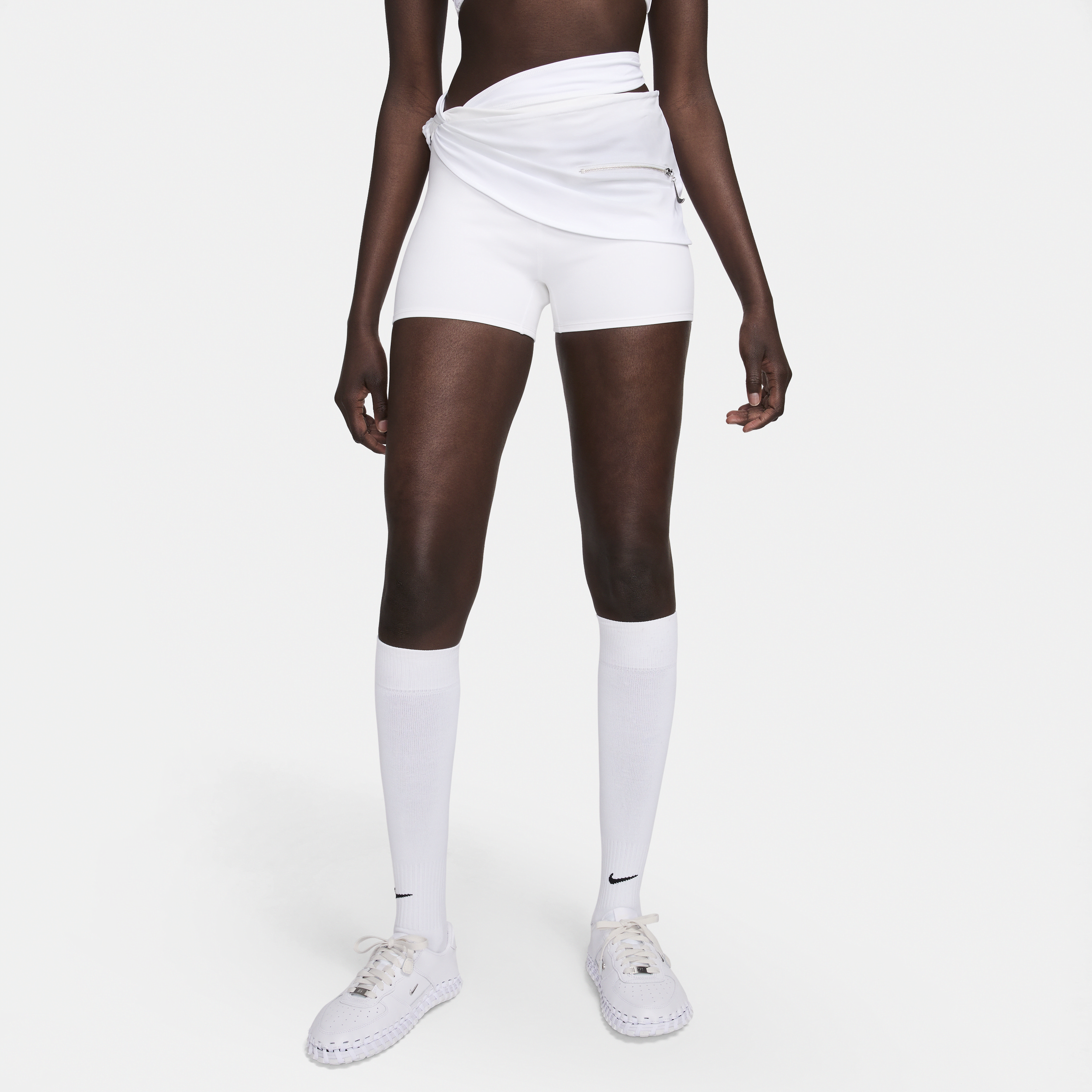 【ナイキ(NIKE)公式ストア】ナイキ x ジャックムス ウィメンズ レイヤード ショートパンツ FJ3267-100 ホワイト 【ナイキ(NIKE)公式ストア】ナイキ x ジャックムス ウィメンズ レイヤード ショートパンツ FJ3267-100 ホワイト