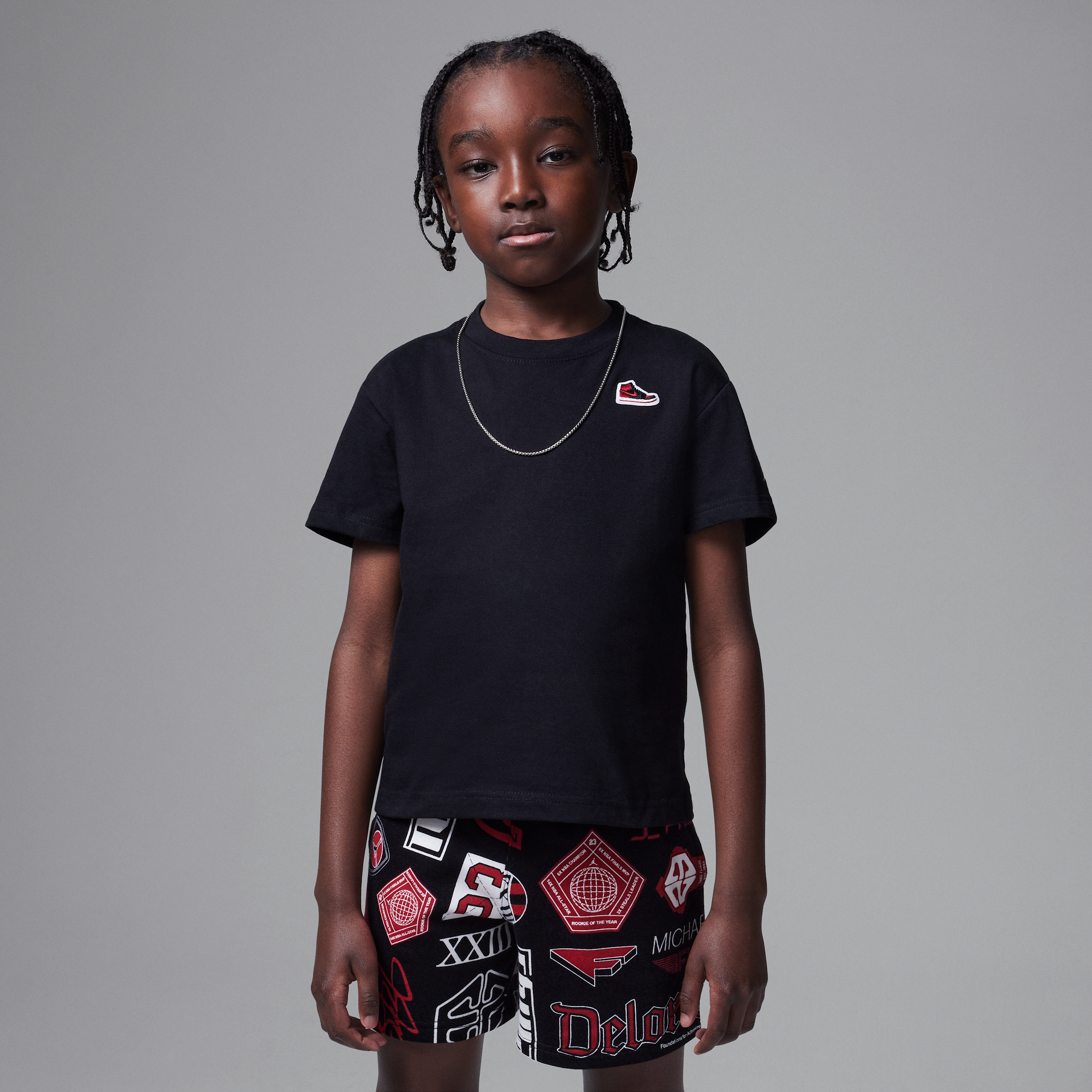 【ナイキ(NIKE)公式ストア】エア ジョーダン 1 リトルキッズ パッチ Tシャツ HF2080-012 ブラック 【ナイキ(NIKE)公式ストア】エア ジョーダン 1 リトルキッズ パッチ Tシャツ HF2080-012 ブラック