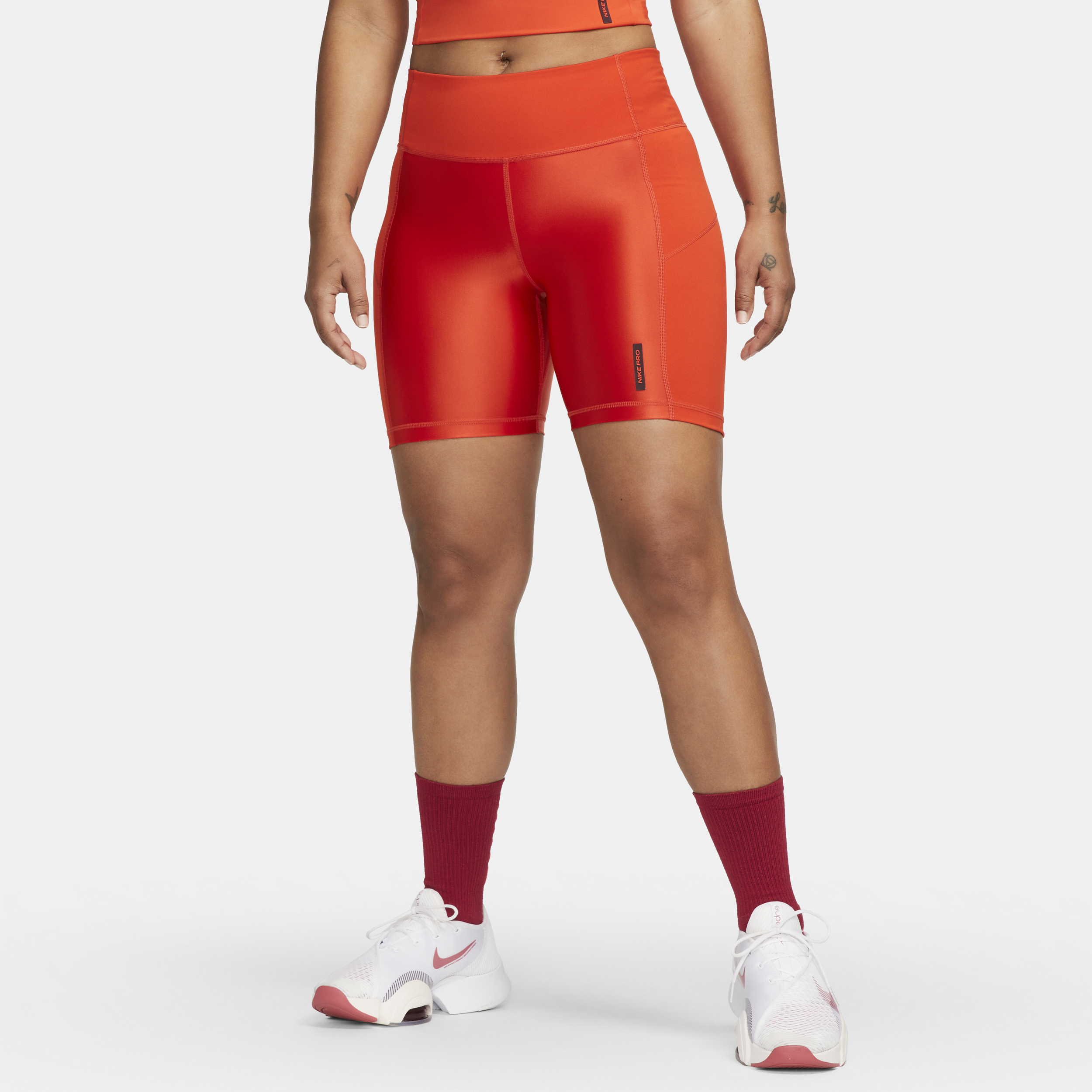 Nike Pro-cykelshorts (18 cm) med mellemhøj talje til kvinder - rød