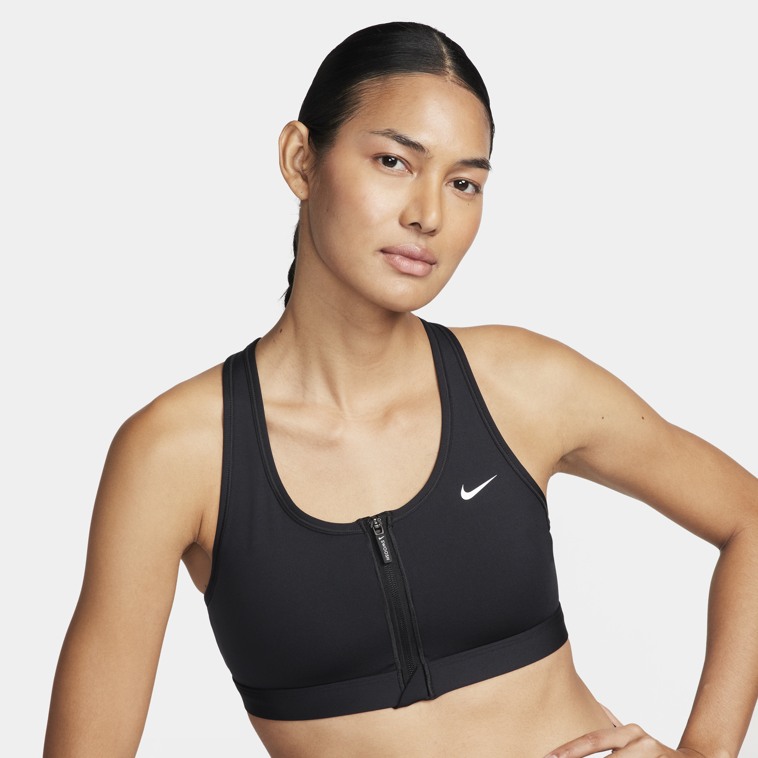 Nike Swoosh Front Zip-sports-bh med indlæg og medium støtte til kvinder - sort