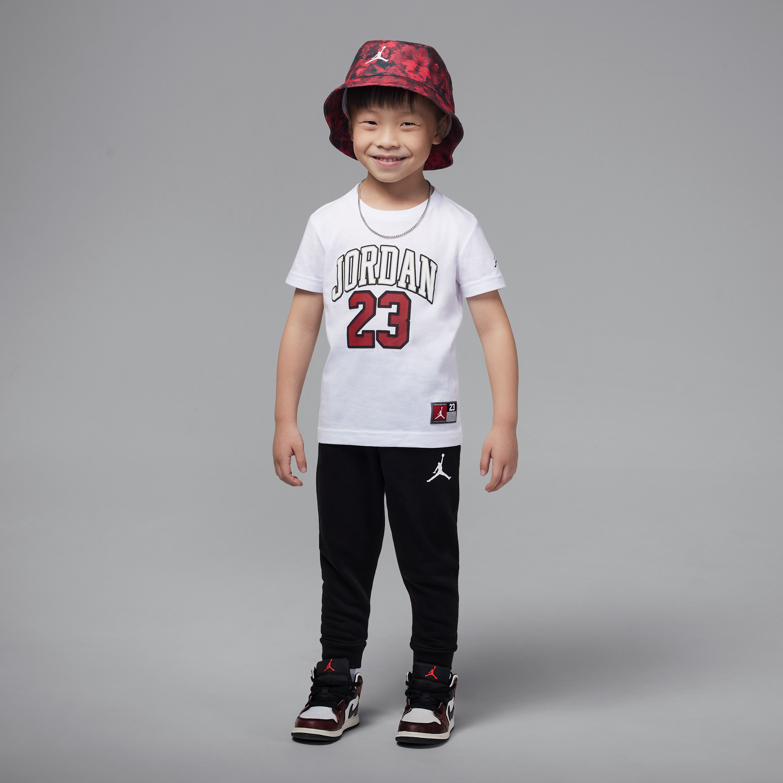 【ナイキ(NIKE)公式ストア】ジョーダン ベビー ジャージー パック ツーピース Tシャツ セットアップ HQ7629-010 ブラック 【ナイキ(NIKE)公式ストア】ジョーダン ベビー ジャージー パック ツーピース Tシャツ セットアップ HQ7629-010 ブラック