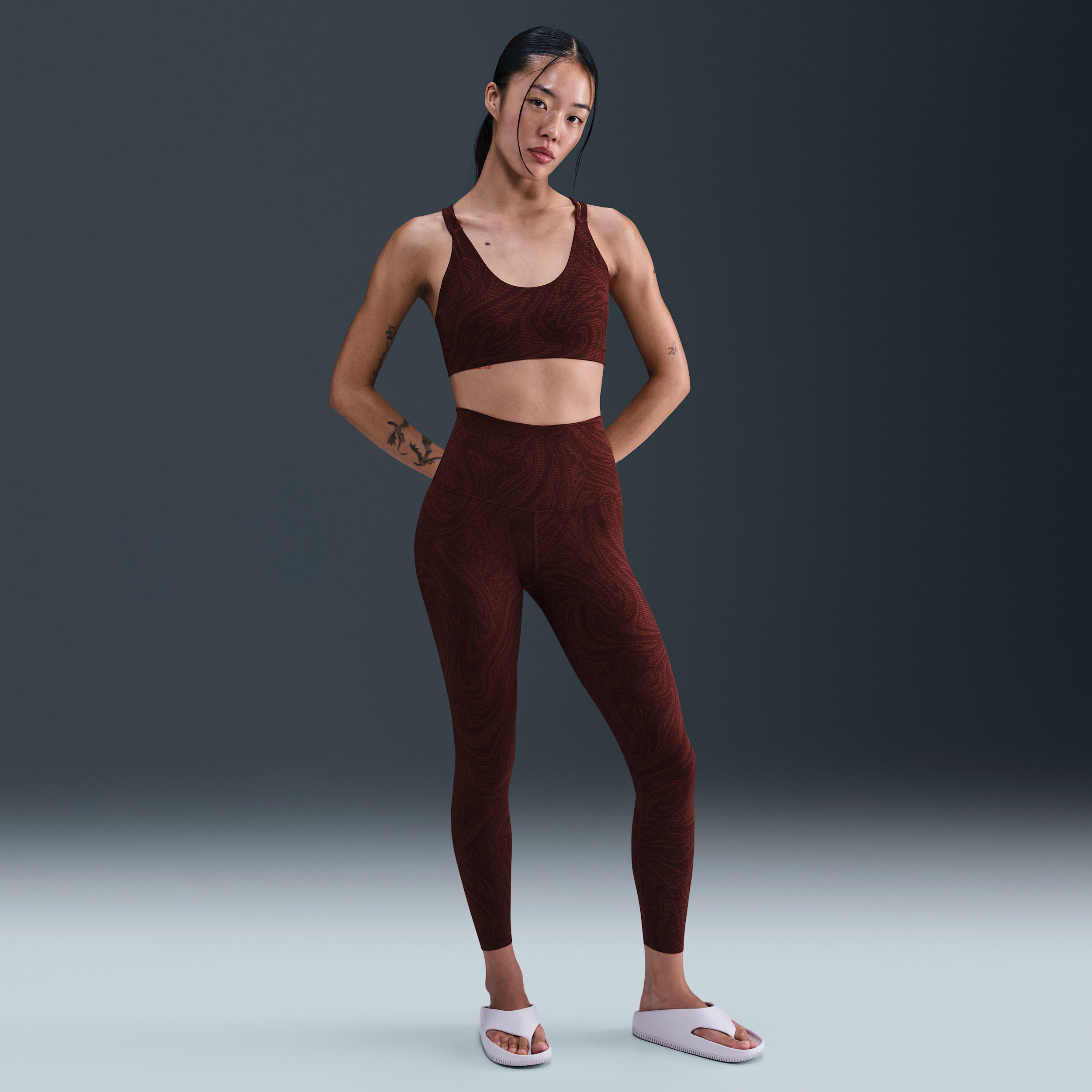 【ナイキ(NIKE)公式ストア】ナイキ ゼンビー ウィメンズ ハイウエスト アンクル (9分丈) プリント レギンス HV2463-652 レッド 【ナイキ(NIKE)公式ストア】ナイキ ゼンビー ウィメンズ ハイウエスト アンクル (9分丈) プリント レギンス HV2463-652 レッド