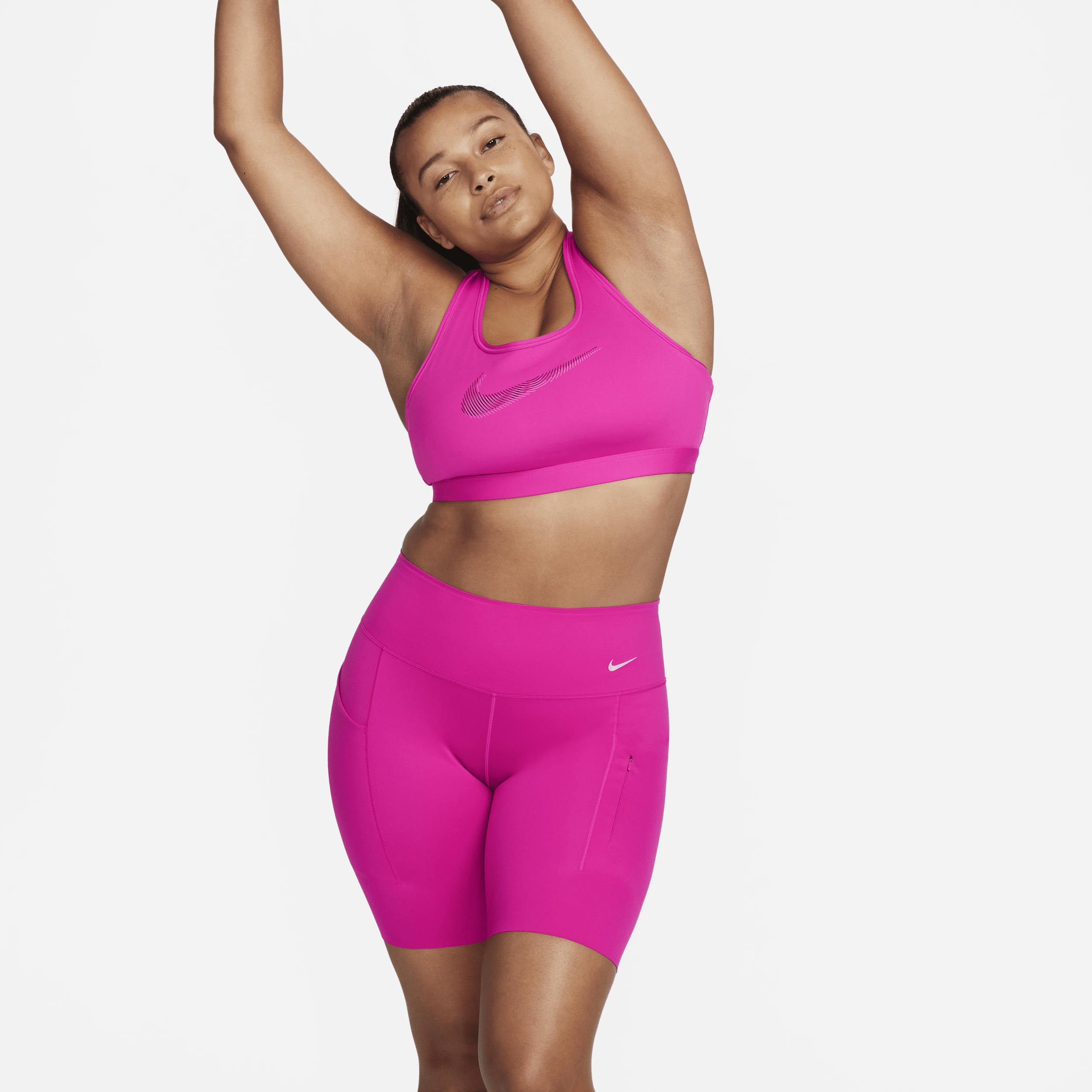 Nike Go Bikershorts met halfhoge taille, zakken en complete ondersteuning voor dames (20 cm) - Roze