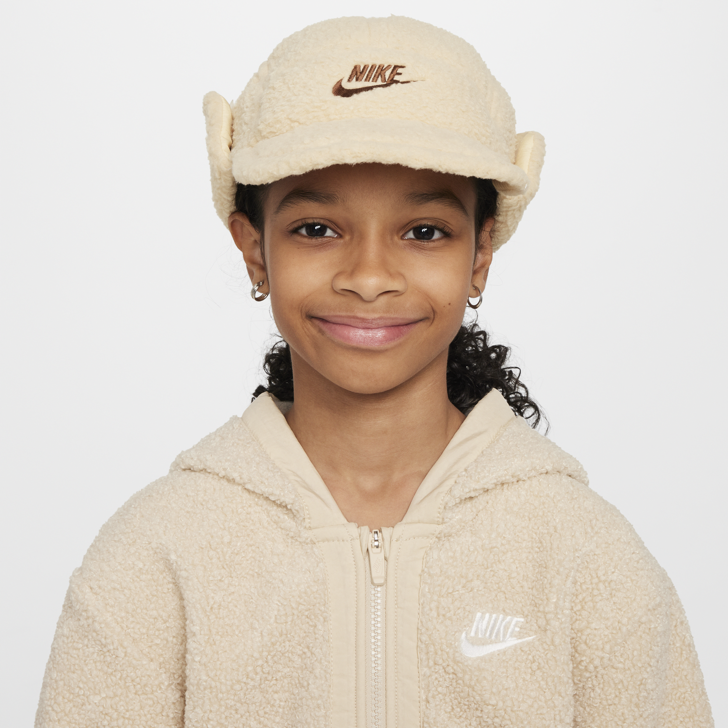 【ナイキ(NIKE)公式ストア】ナイキ フライ ジュニア アンストラクチャード キャップ FZ2604-252 ブラウン 【ナイキ(NIKE)公式ストア】ナイキ フライ ジュニア アンストラクチャード キャップ FZ2604-252 ブラウン