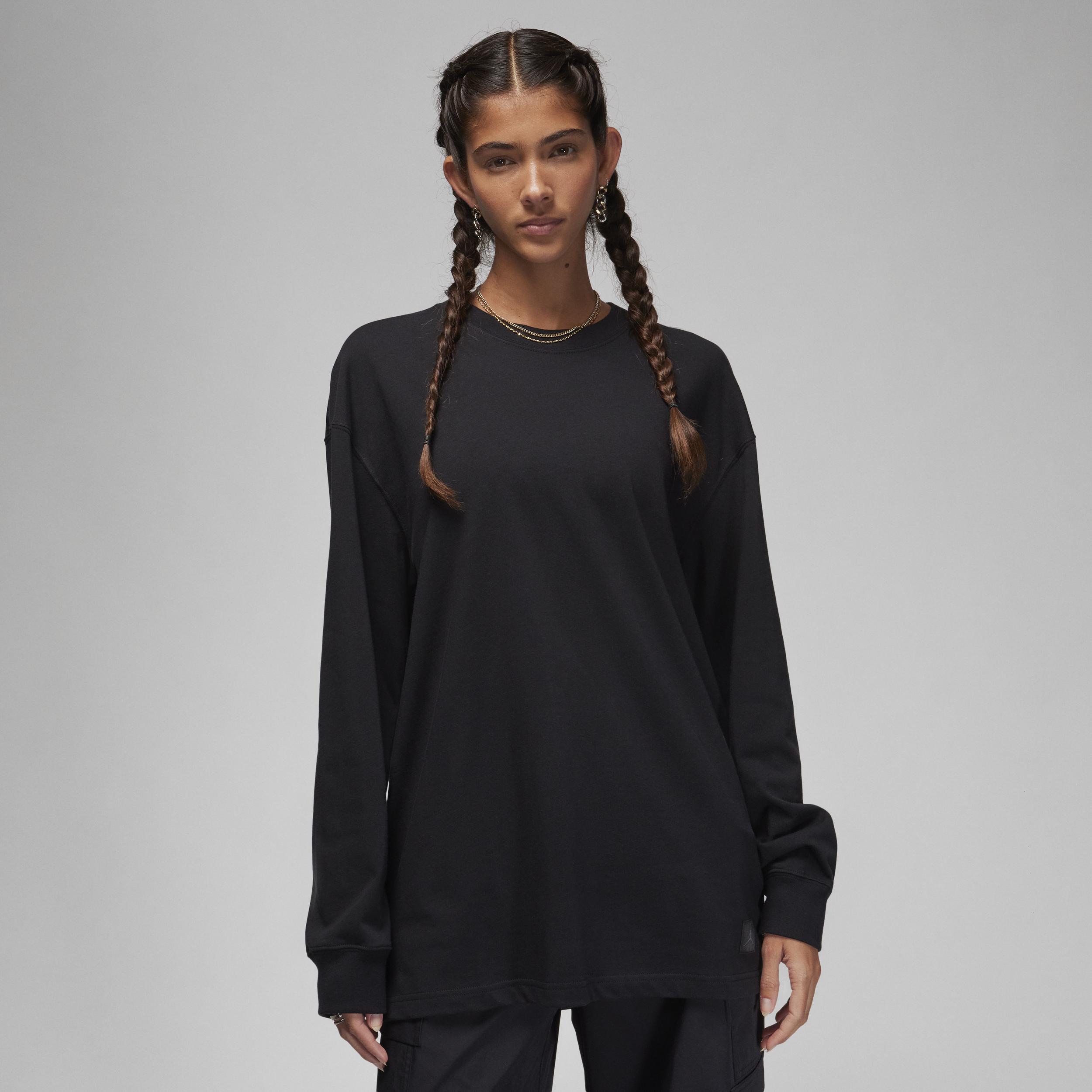Nike Langærmet Jordan Essentials-T-shirt med et overdimensioneret snit til kvinder - sort