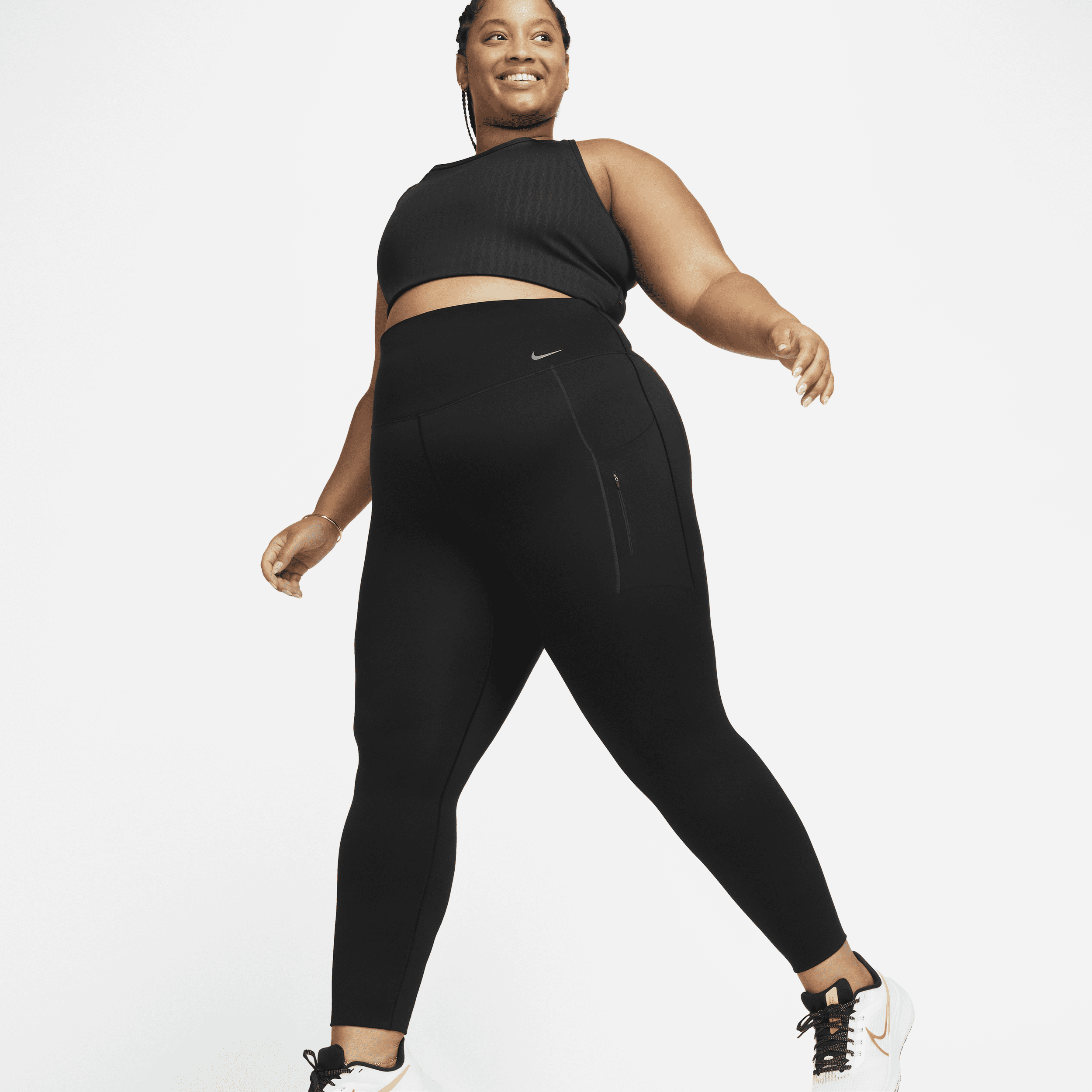Højtaljede Nike Go-leggings i fuld længde og med lommer og fast støtte til kvinder (plus size) - sort
