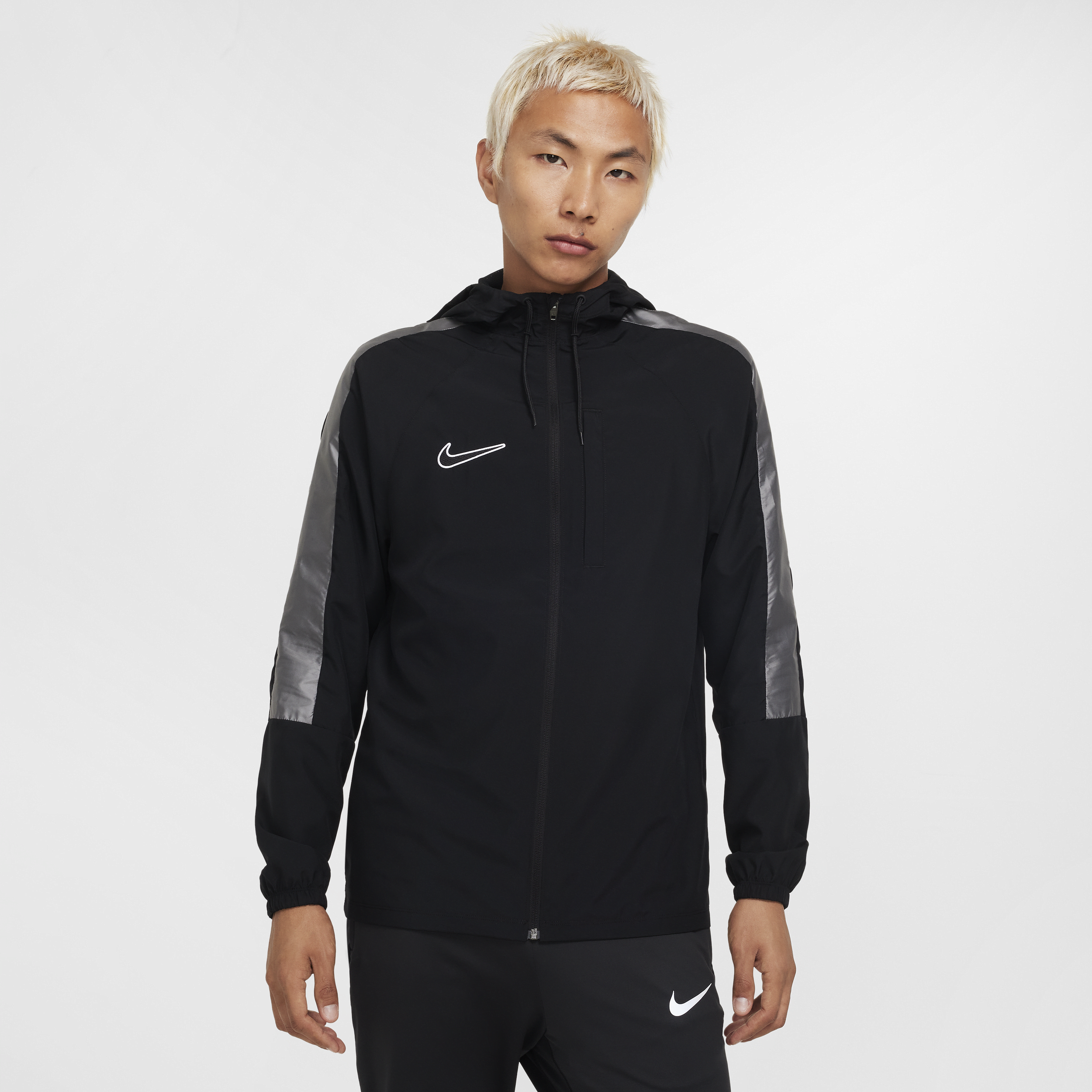 【ナイキ(NIKE)公式ストア】ナイキ アカデミー メンズ 撥水 フーデッド サッカージャケット FZ0586-010 ブラック 【ナイキ(NIKE)公式ストア】ナイキ アカデミー メンズ 撥水 フーデッド サッカージャケット FZ0586-010 ブラック