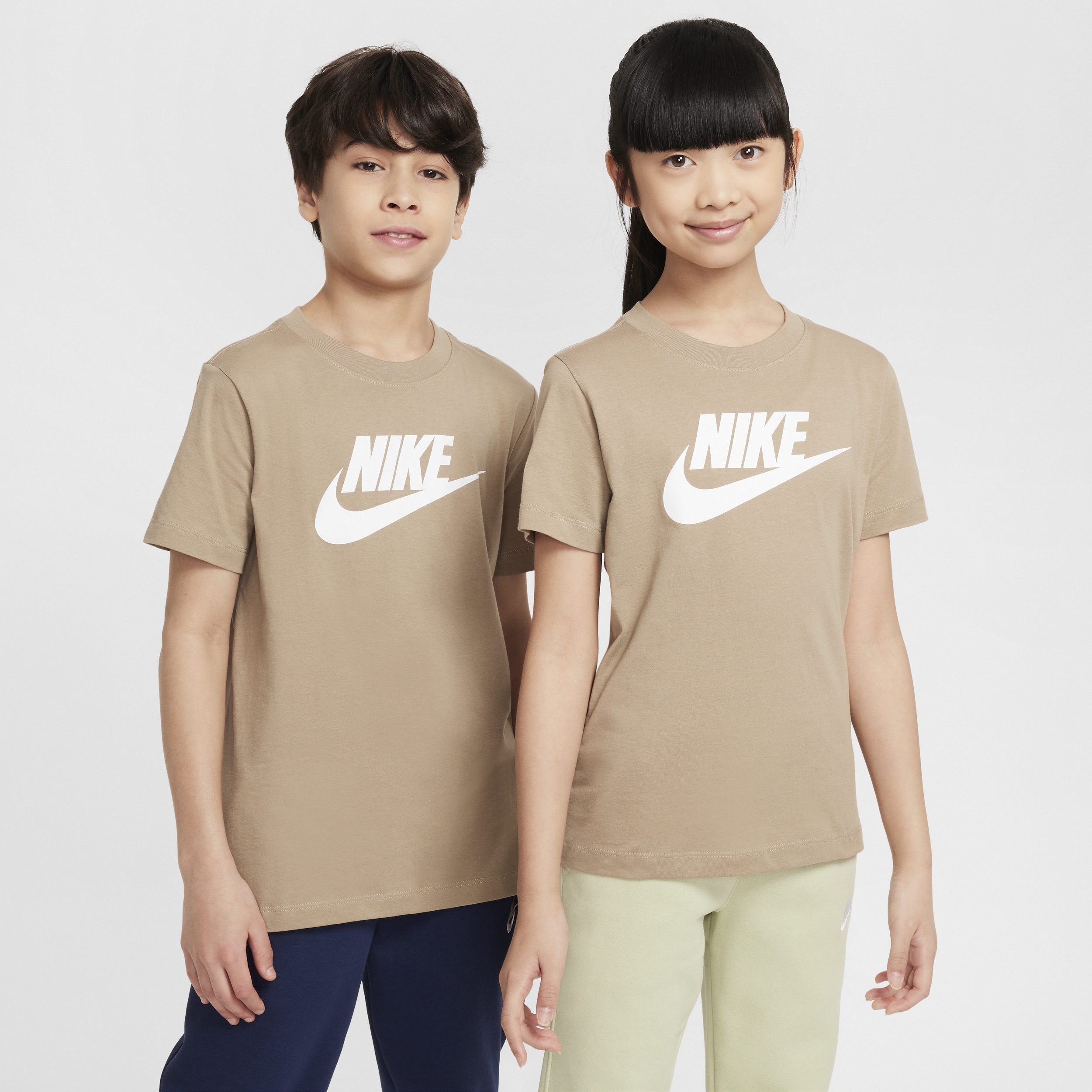 【ナイキ(NIKE)公式ストア】ナイキ スポーツウェア ジュニア Tシャツ FZ5178-247 ブラウン 【ナイキ(NIKE)公式ストア】ナイキ スポーツウェア ジュニア Tシャツ FZ5178-247 ブラウン