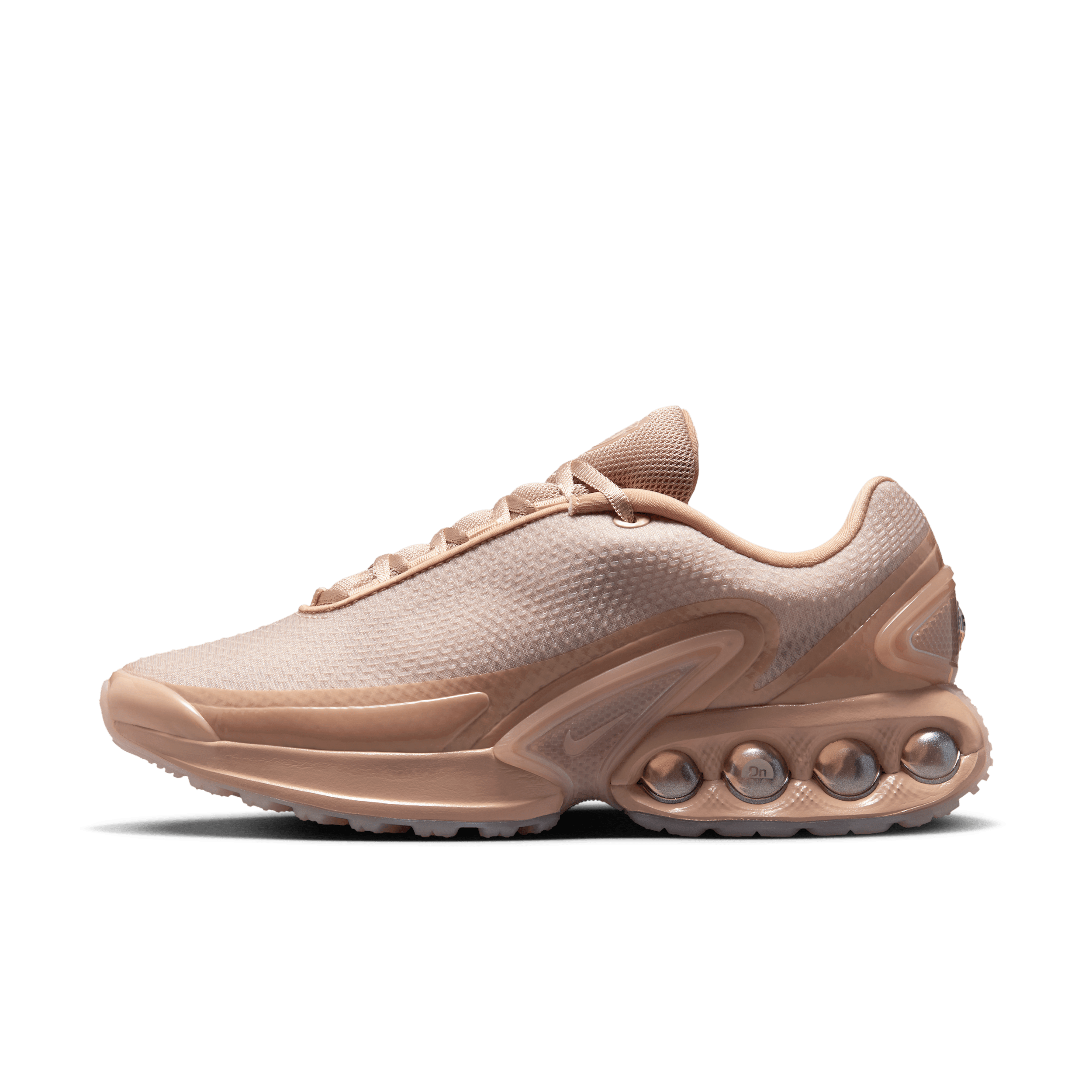 【ナイキ(NIKE)公式ストア】ナイキ エア マックス Dn x イサマヤ フレンチ ウィメンズシューズ HQ3837-201 ブラウン 【ナイキ(NIKE)公式ストア】ナイキ エア マックス Dn x イサマヤ フレンチ ウィメンズシューズ HQ3837-201 ブラウン