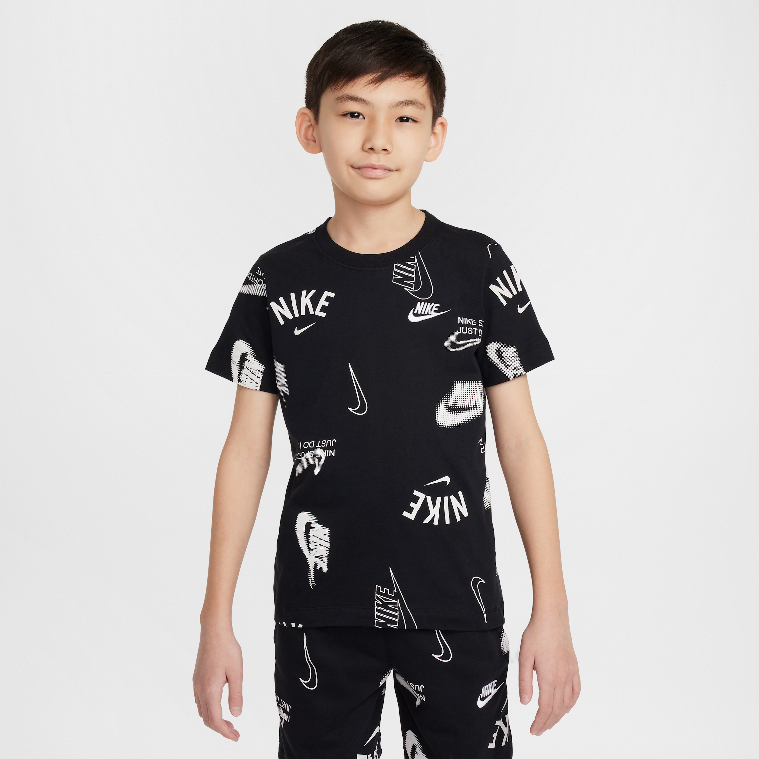 【ナイキ(NIKE)公式ストア】ナイキ スポーツウェア ジュニア Tシャツ HQ9292-010 ブラック 【ナイキ(NIKE)公式ストア】ナイキ スポーツウェア ジュニア Tシャツ HQ9292-010 ブラック