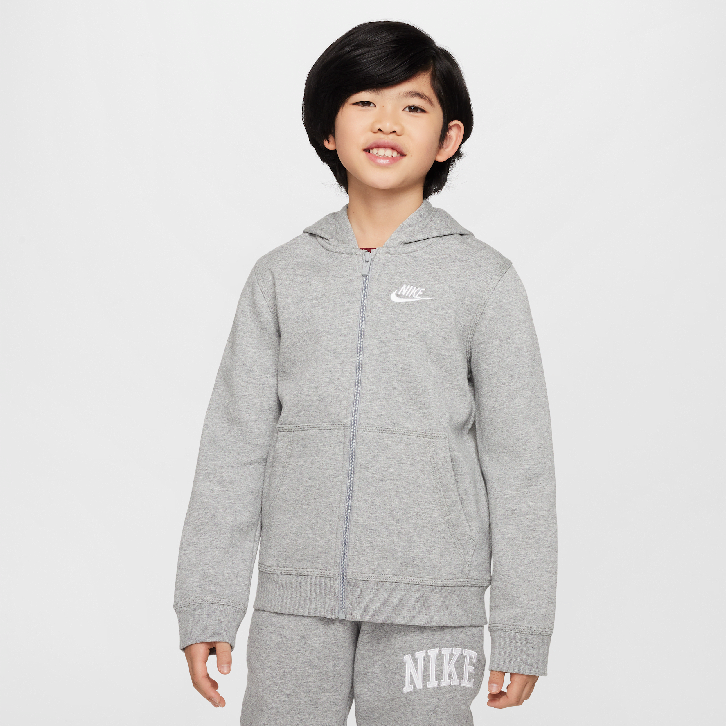 【ナイキ(NIKE)公式ストア】ナイキ スポーツウェア クラブ ジュニア フルジップ パーカー BV3699-063 グレー 【ナイキ(NIKE)公式ストア】ナイキ スポーツウェア クラブ ジュニア フルジップ パーカー BV3699-063 グレー