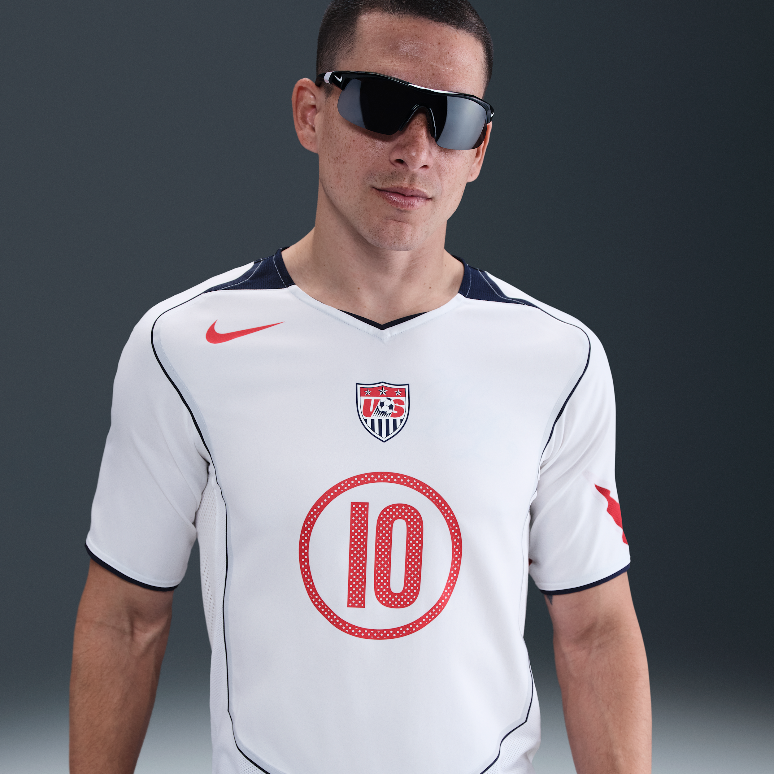 【ナイキ(NIKE)公式ストア】ランドン ドノバン USMNT 2004 トータル 90 リイシュー メンズ ナイキ サッカー レプリカ ユニフォーム IF2944-100 ホワイト 【ナイキ(NIKE)公式ストア】ランドン ドノバン USMNT 2004 トータル 90 リイシュー メンズ ナイキ サッカー レプリカ ユニフォーム IF2944-100 ホワイト