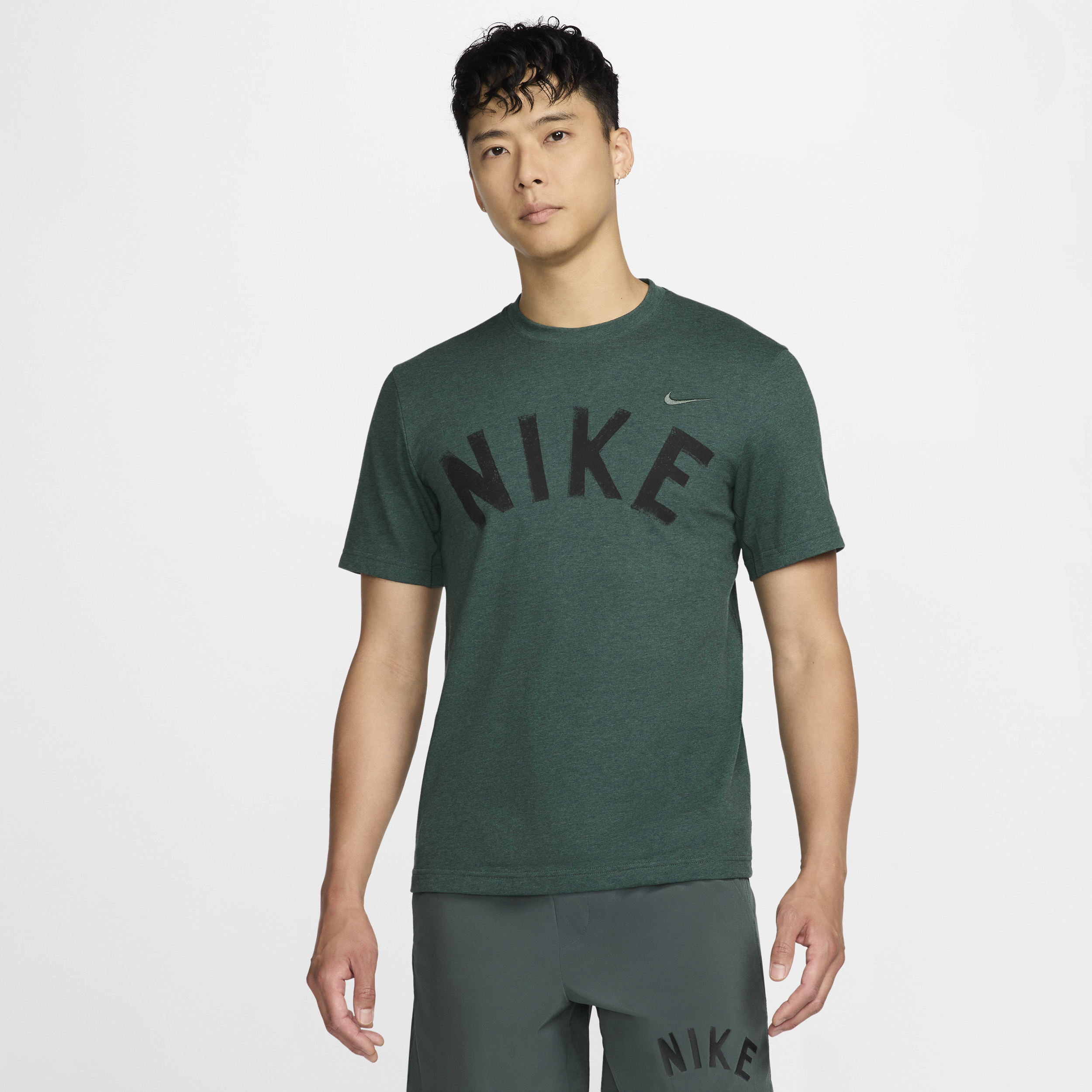 【ナイキ(NIKE)公式ストア】ナイキ プライマリー スウッシュ メンズ Dri-FIT ショートスリーブ バーサタイル トップ FV9771-338 グリーン 【ナイキ(NIKE)公式ストア】ナイキ プライマリー スウッシュ メンズ Dri-FIT ショートスリーブ バーサタイル トップ FV9771-338 グリーン