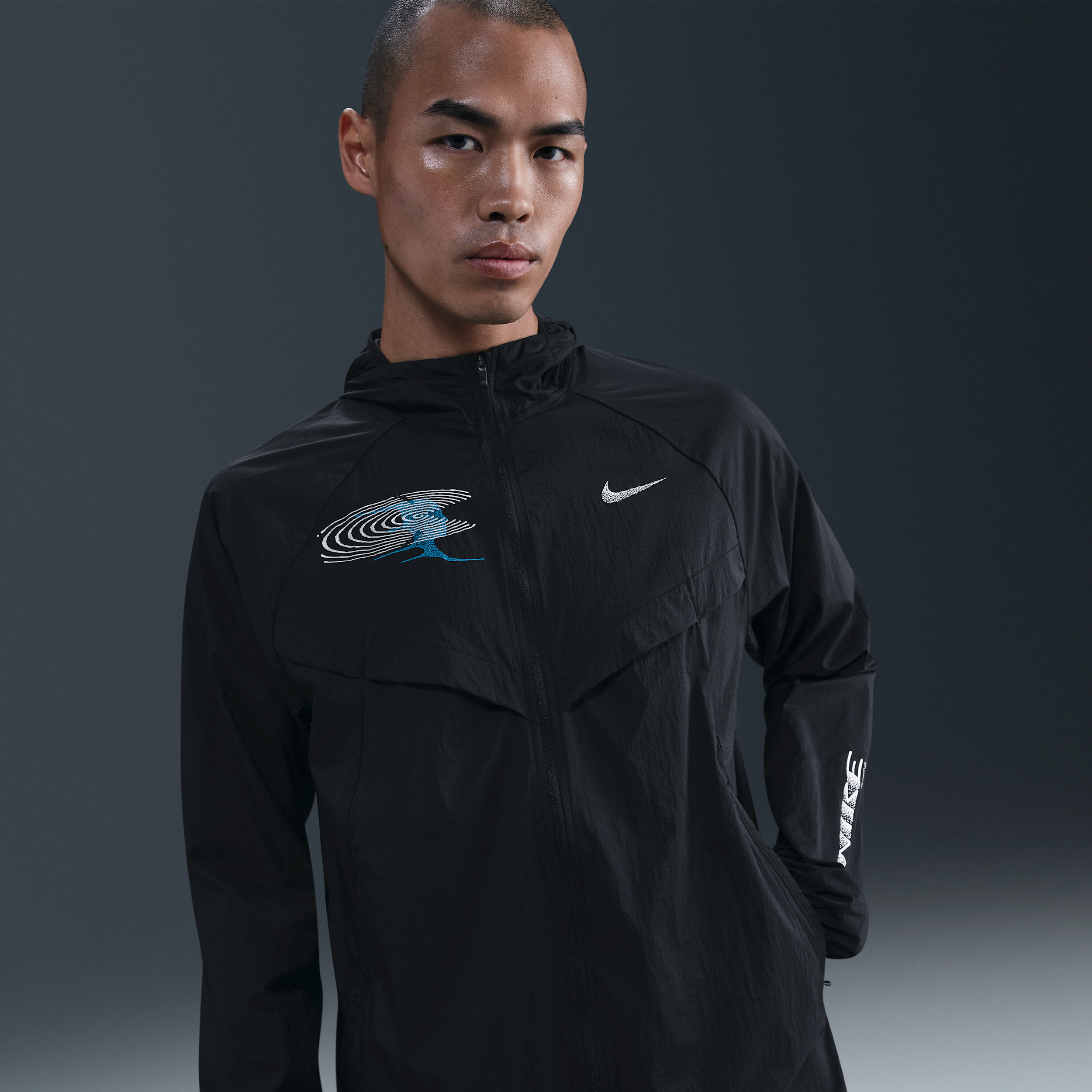 【ナイキ(NIKE)公式ストア】ナイキ ストライド メンズ UV レペル ランニングジャケット IM7431-010 ブラック 【ナイキ(NIKE)公式ストア】ナイキ ストライド メンズ UV レペル ランニングジャケット IM7431-010 ブラック