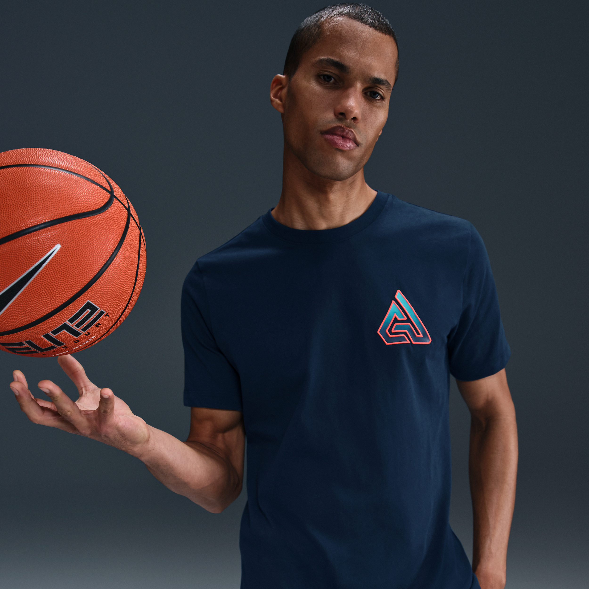 【ナイキ(NIKE)公式ストア】ヤニス メンズ バスケットボール Tシャツ HJ3447-451 ブルー 【ナイキ(NIKE)公式ストア】ヤニス メンズ バスケットボール Tシャツ HJ3447-451 ブルー
