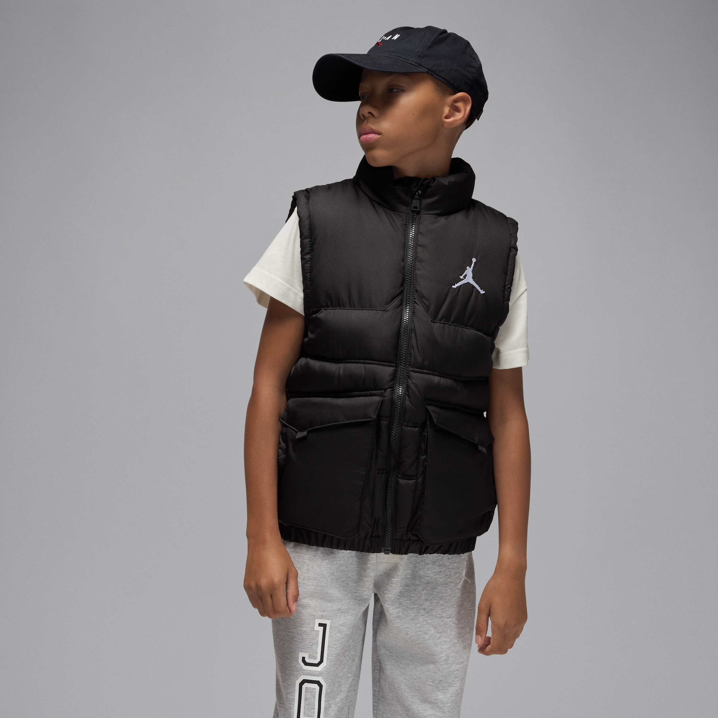 【ナイキ(NIKE)公式ストア】ジョーダン ジュニア フィルド パファー ベスト IO2582-010 ブラック 【ナイキ(NIKE)公式ストア】ジョーダン ジュニア フィルド パファー ベスト IO2582-010 ブラック