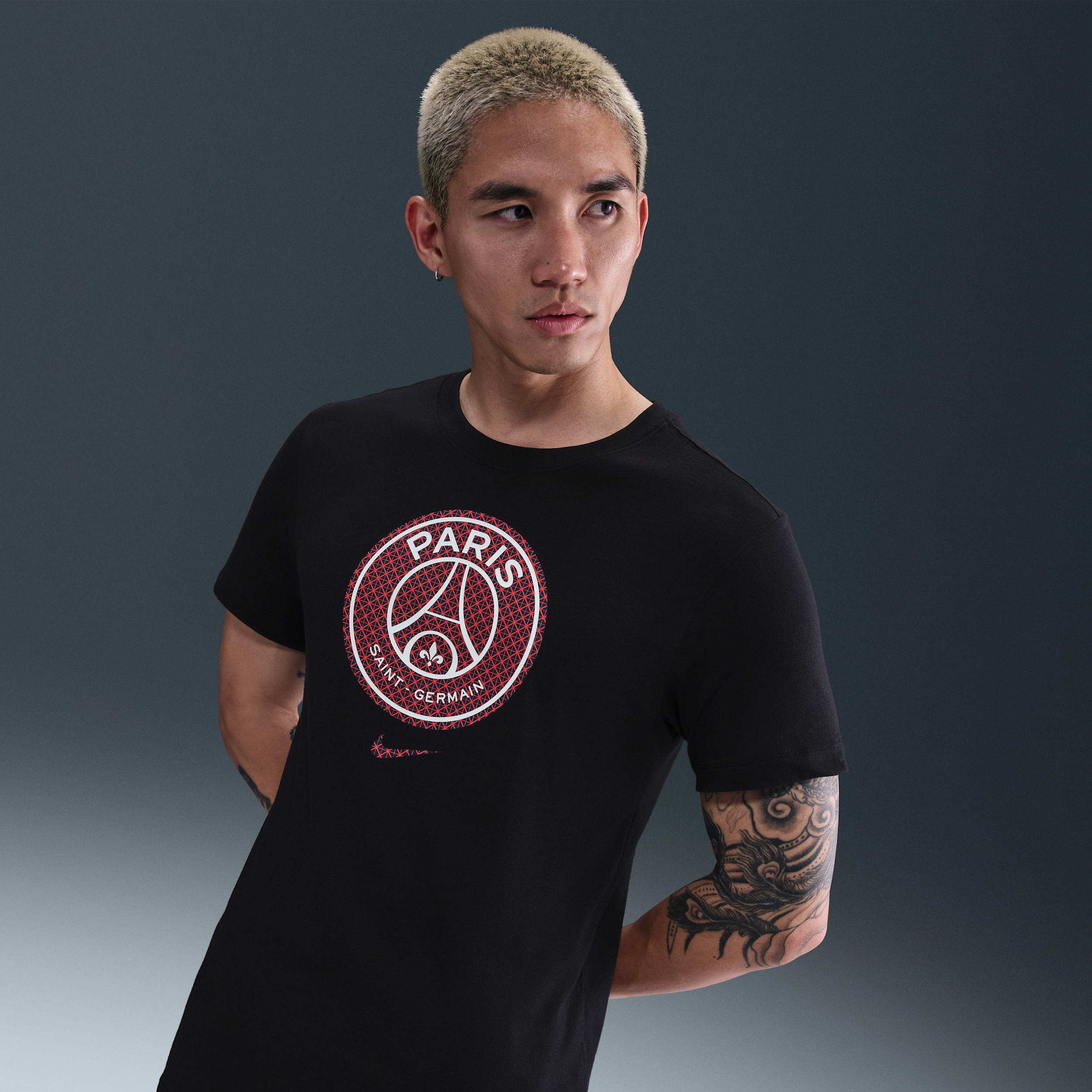 【ナイキ(NIKE)公式ストア】パリ サンジェルマン (PSG) メンズ ナイキ サッカー Tシャツ HQ8329-010 ブラック 【ナイキ(NIKE)公式ストア】パリ サンジェルマン (PSG) メンズ ナイキ サッカー Tシャツ HQ8329-010 ブラック