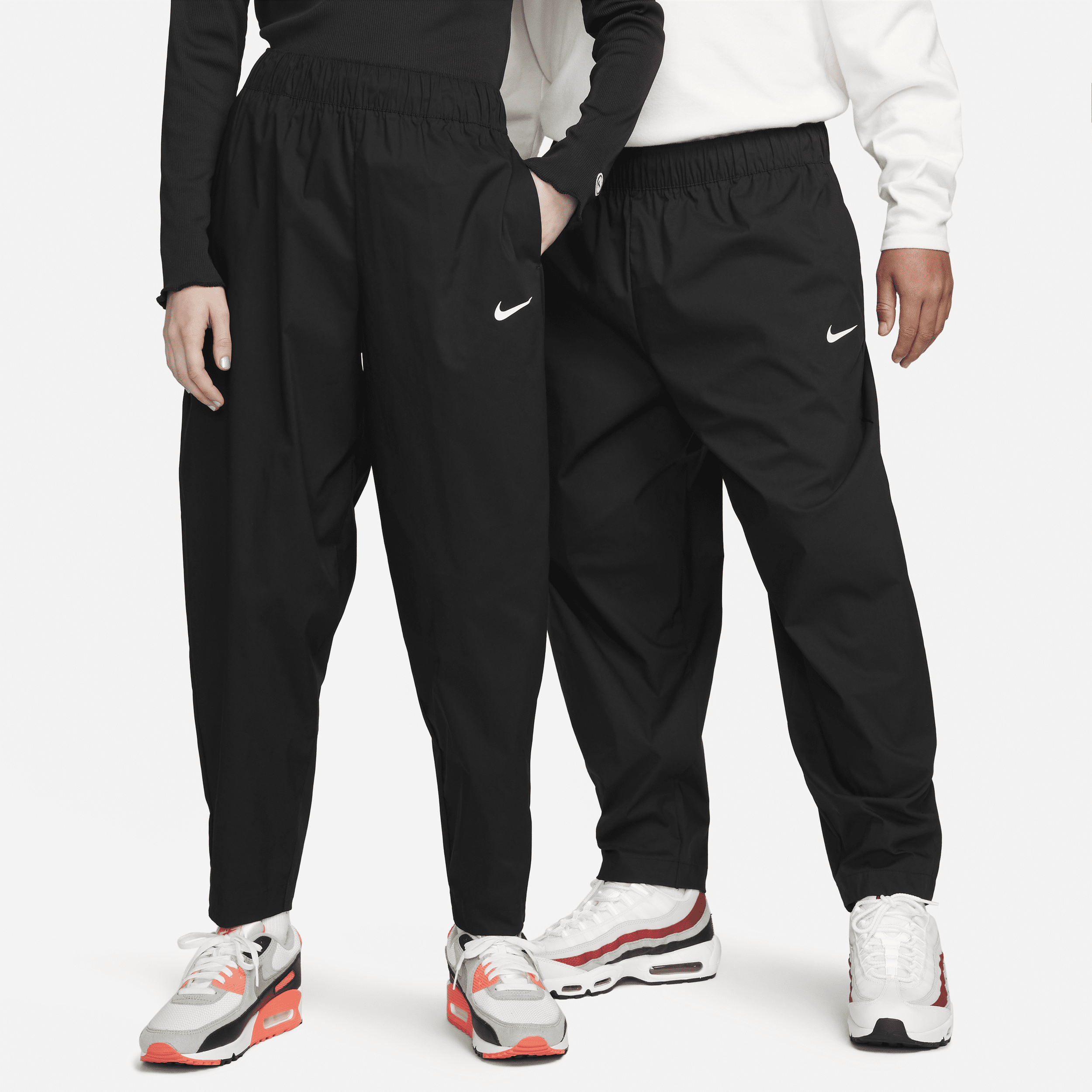 Faconsyede Nike Sportswear Essential-bukser med høj talje til kvinder - sort