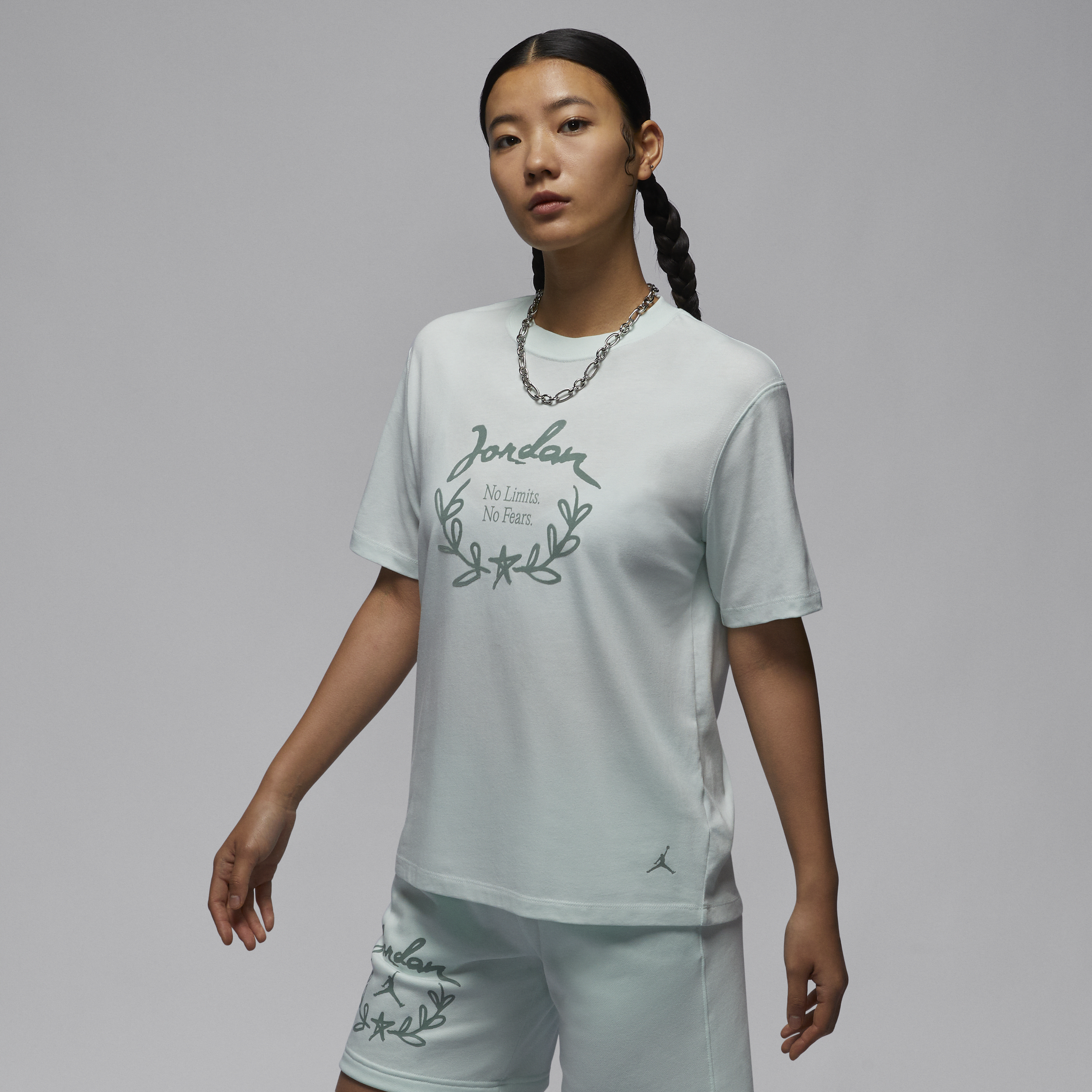 【ナイキ(NIKE)公式ストア】ジョーダン ウィメンズ グラフィック ガールフレンド Tシャツ FN5755-394 グリーン 【ナイキ(NIKE)公式ストア】ジョーダン ウィメンズ グラフィック ガールフレンド Tシャツ FN5755-394 グリーン