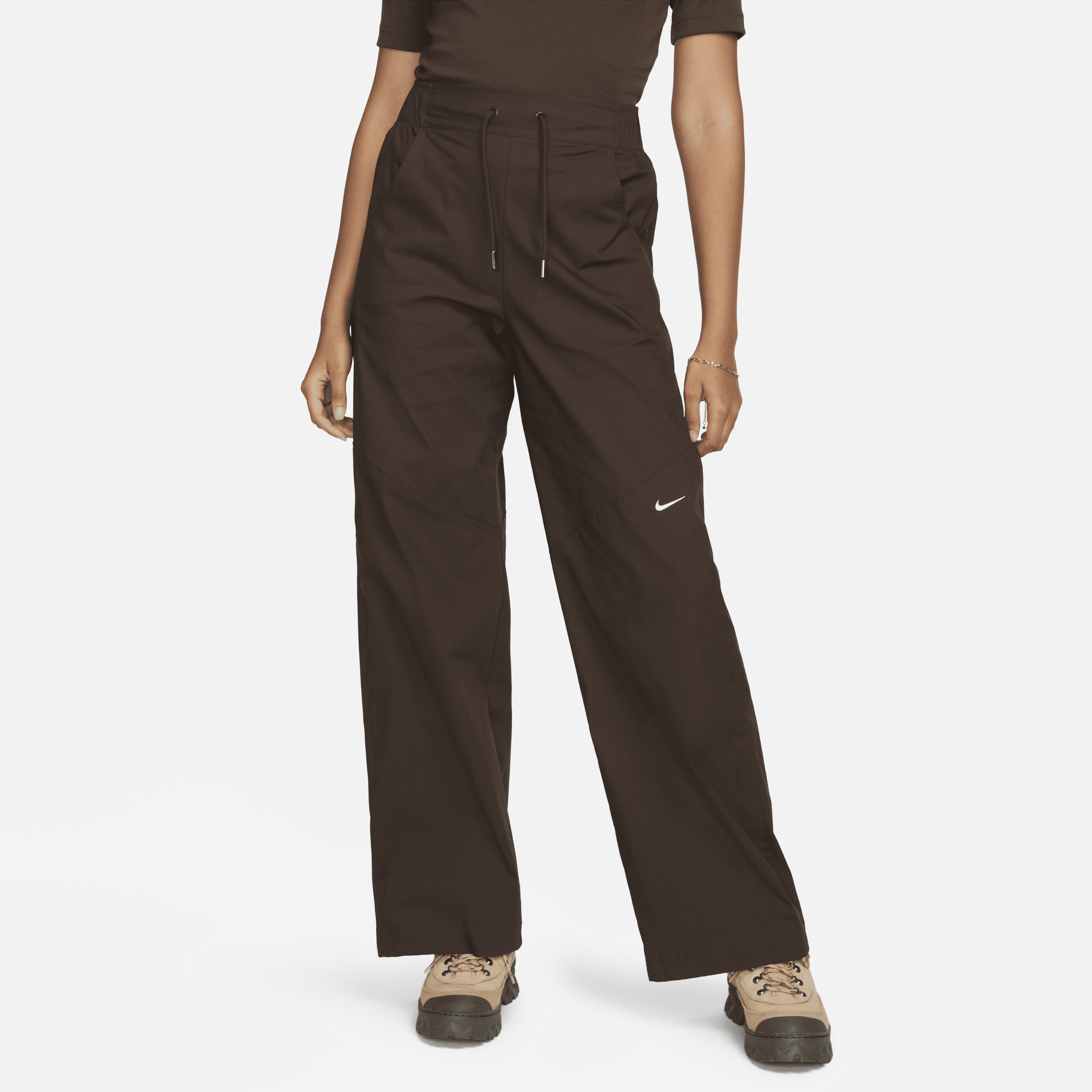Vævede Nike Sportswear Essential-bukser med høj talje til kvinder - brun