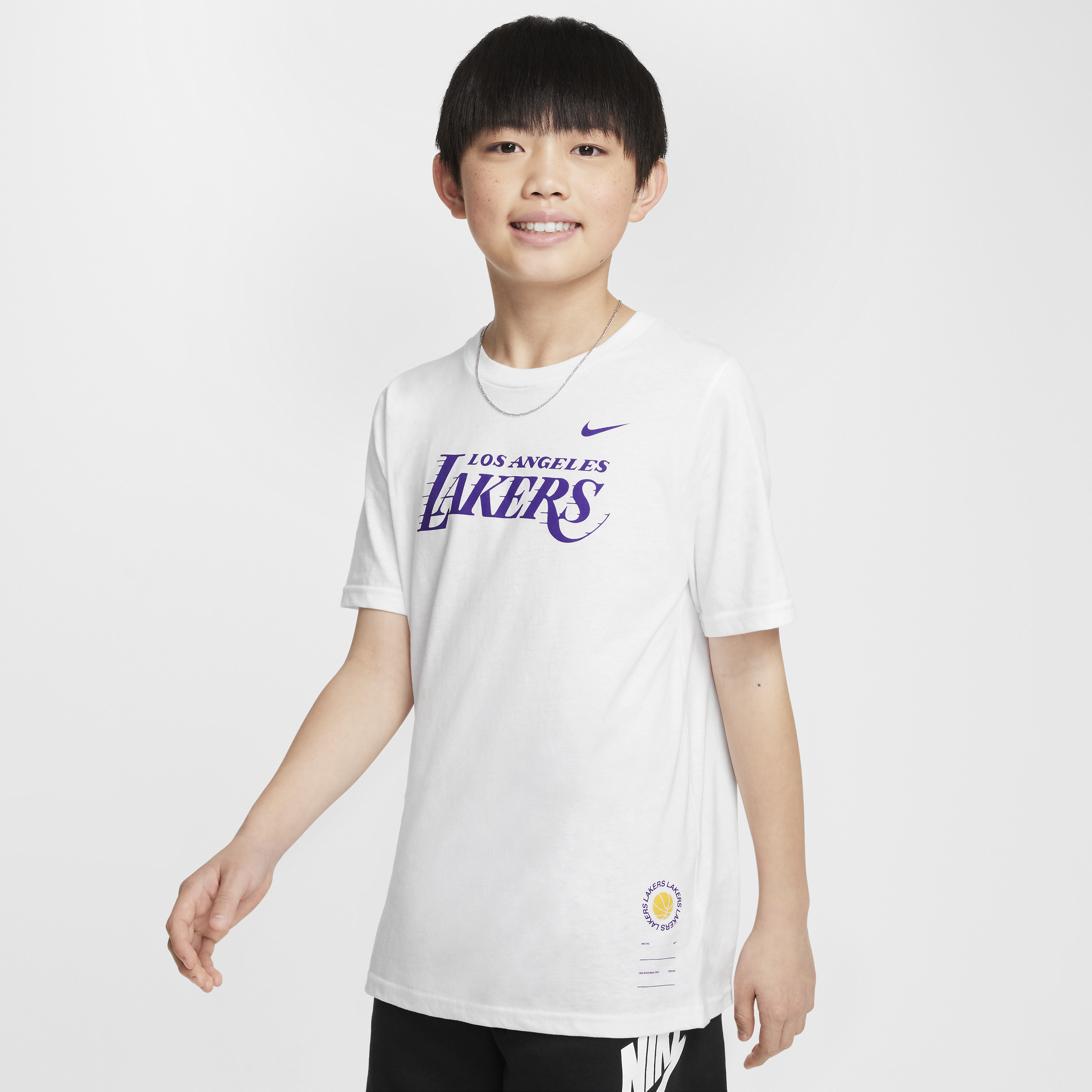 Los Angeles Lakers Essential Nike NBA-T-shirten til større børn (drenge) - hvid
