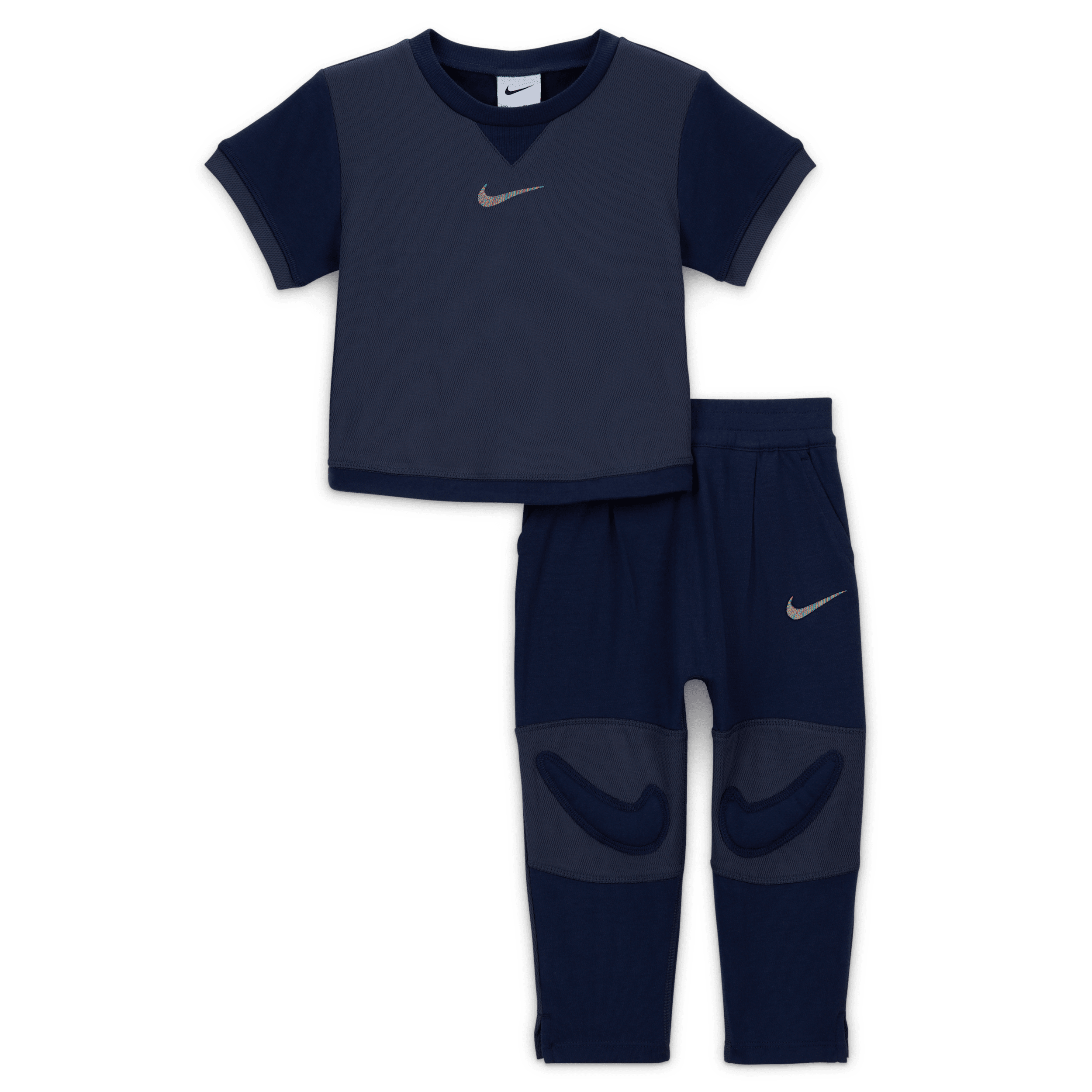 【ナイキ(NIKE)公式ストア】ナイキ レディー、セット! ベビー Tシャツ アンド ジョガーパンツ セットアップ IB8366-410 ブルー 【ナイキ(NIKE)公式ストア】ナイキ レディー、セット! ベビー Tシャツ アンド ジョガーパンツ セットアップ IB8366-410 ブルー