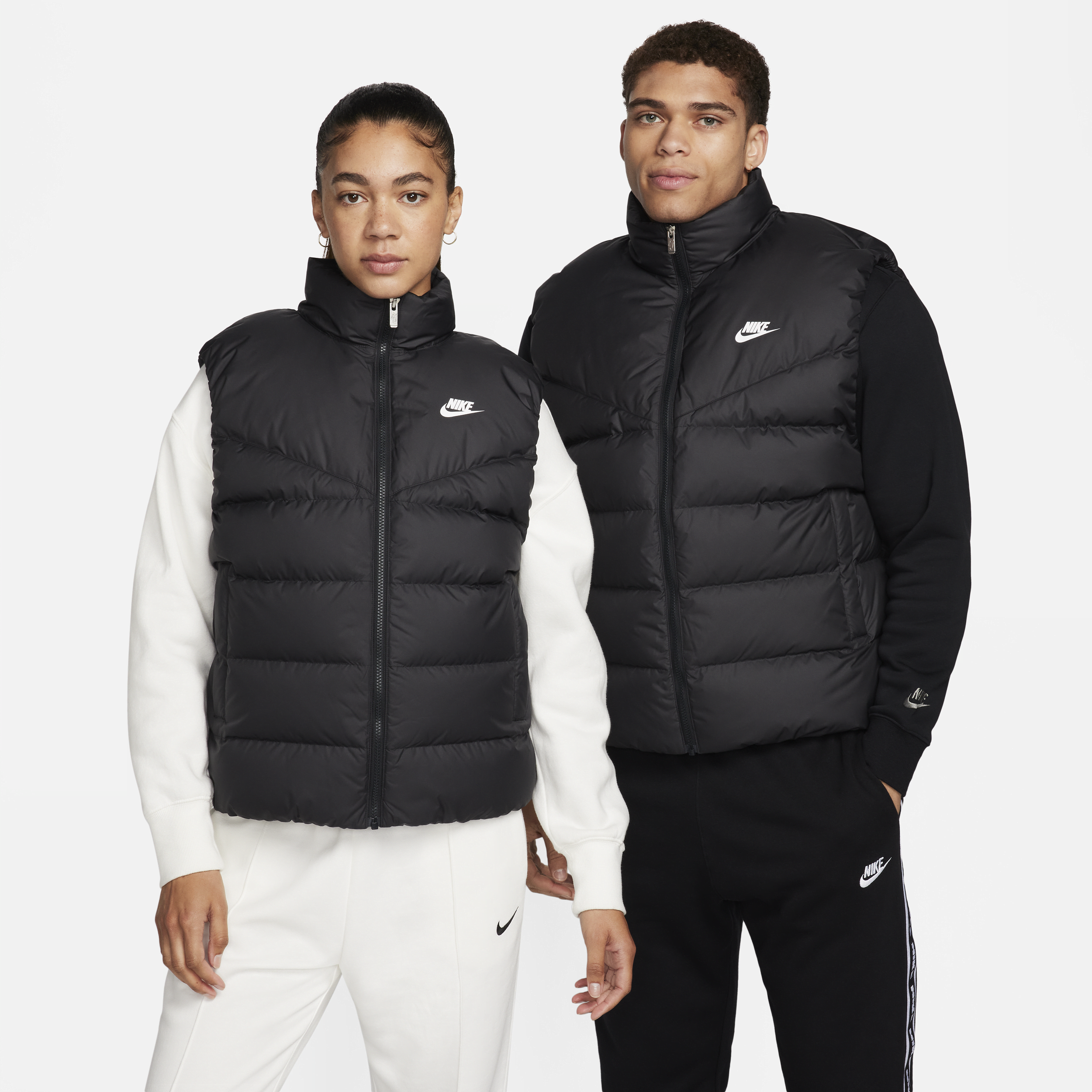 Nike Sportswear Therma-FIT Windrunner Bodywarmer met dons voor dames - Zwart