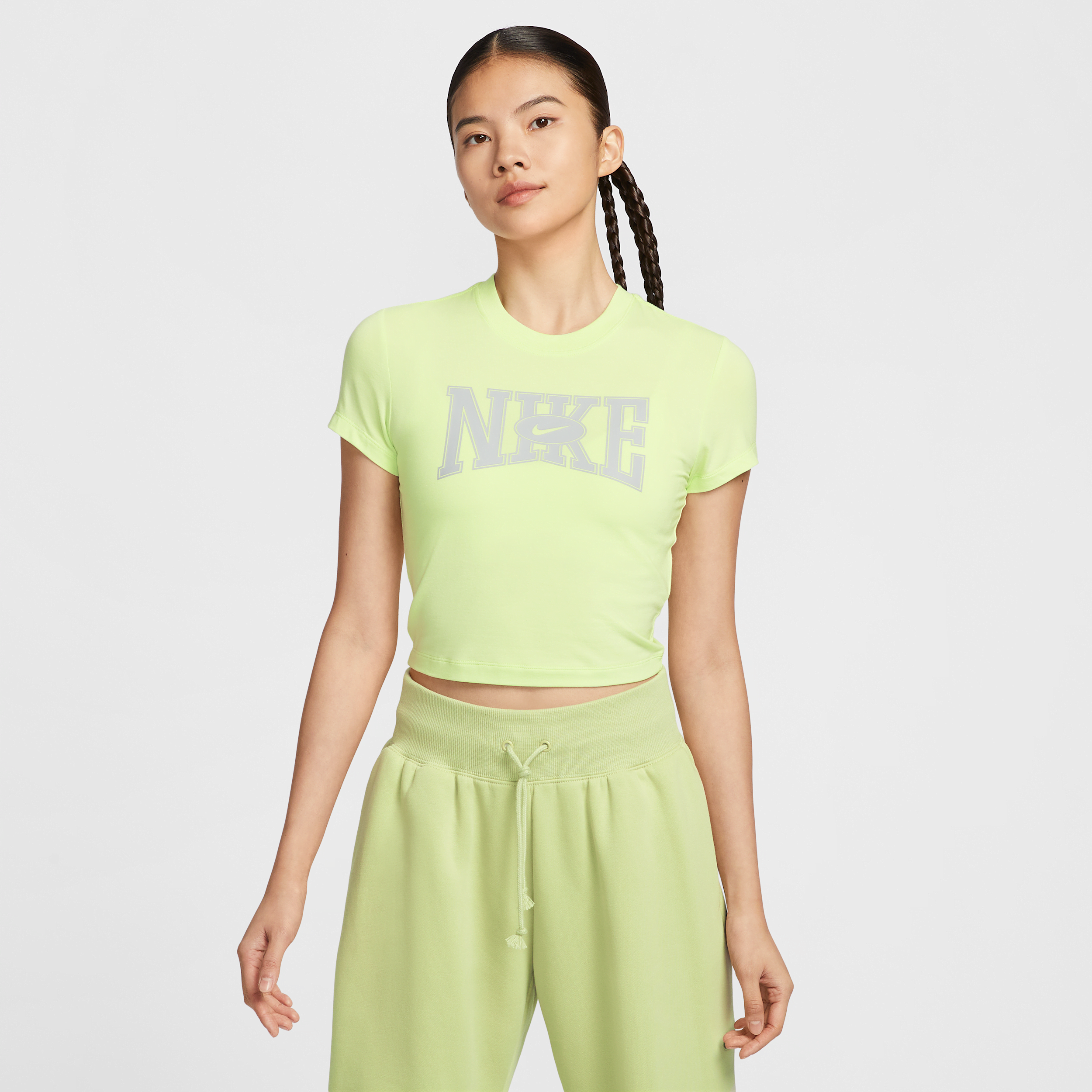 【ナイキ(NIKE)公式ストア】ナイキ スポーツウェア ウィメンズ スリム クロップド Tシャツ HQ1710-360 グリーン 【ナイキ(NIKE)公式ストア】ナイキ スポーツウェア ウィメンズ スリム クロップド Tシャツ HQ1710-360 グリーン