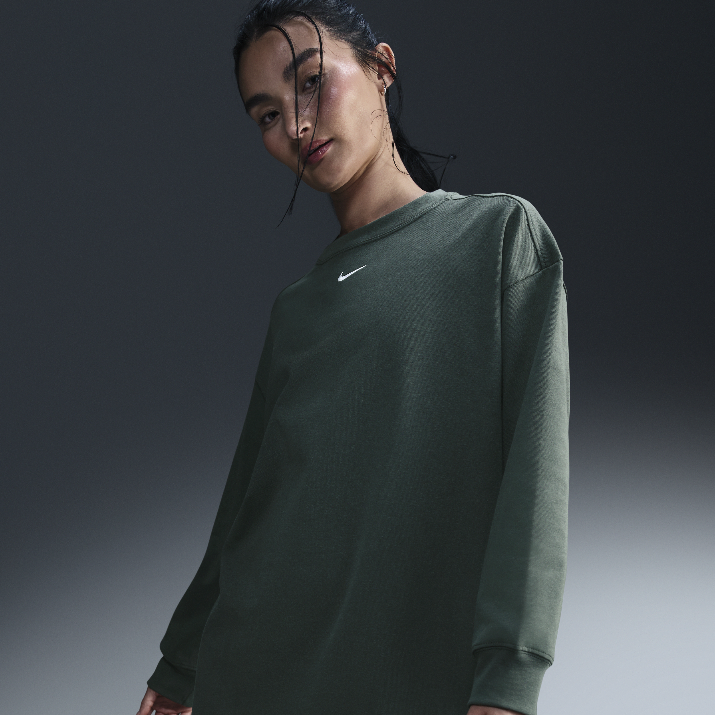 【ナイキ(NIKE)公式ストア】ナイキ スポーツウェア エッセンシャル ウィメンズ オーバーサイズド ロングスリーブ Tシャツ HF5321-338 グリーン 【ナイキ(NIKE)公式ストア】ナイキ スポーツウェア エッセンシャル ウィメンズ オーバーサイズド ロングスリーブ Tシャツ HF5321-338 グリーン