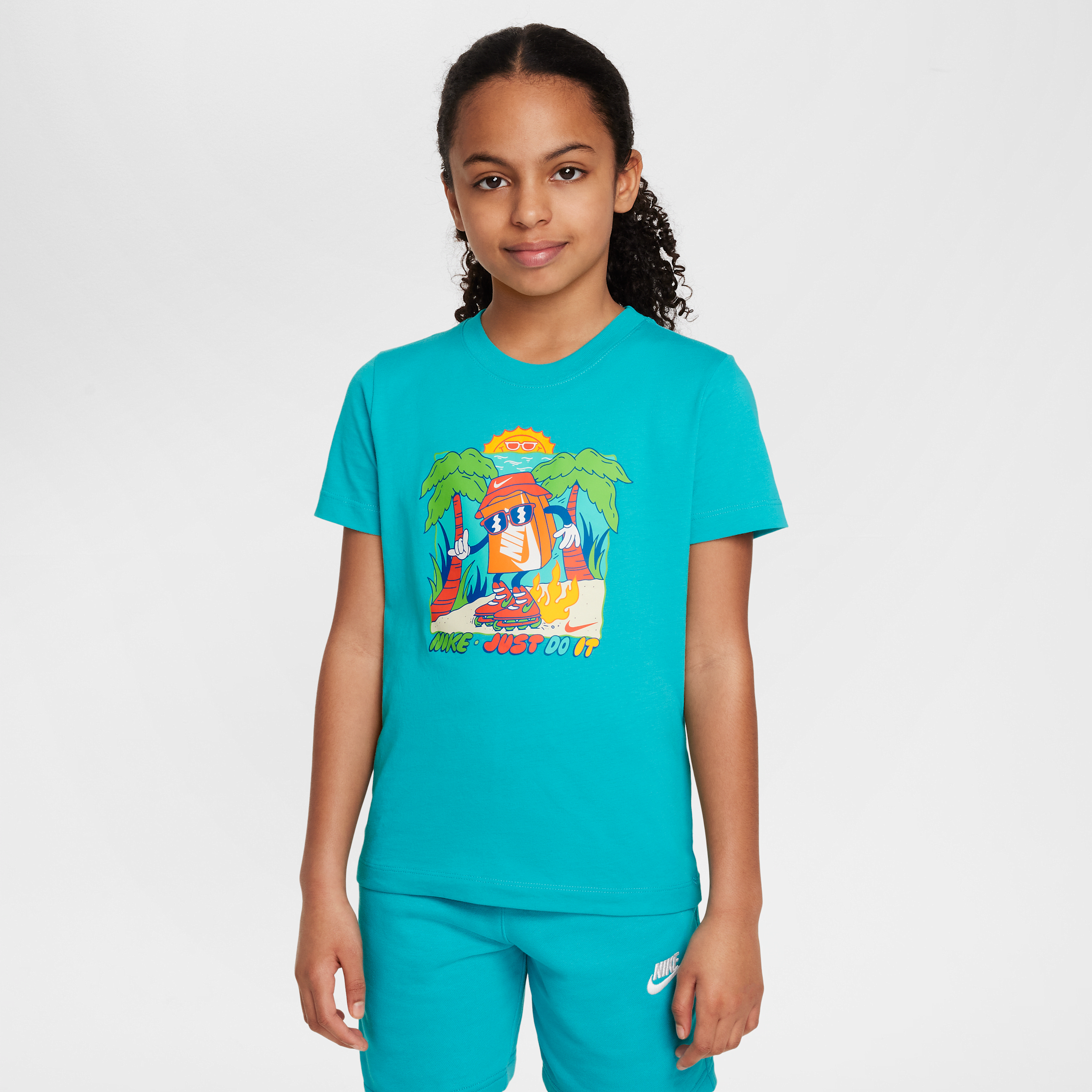 【ナイキ(NIKE)公式ストア】ナイキ スポーツウェア ジュニア Tシャツ HQ3240-345 グリーン 【ナイキ(NIKE)公式ストア】ナイキ スポーツウェア ジュニア Tシャツ HQ3240-345 グリーン
