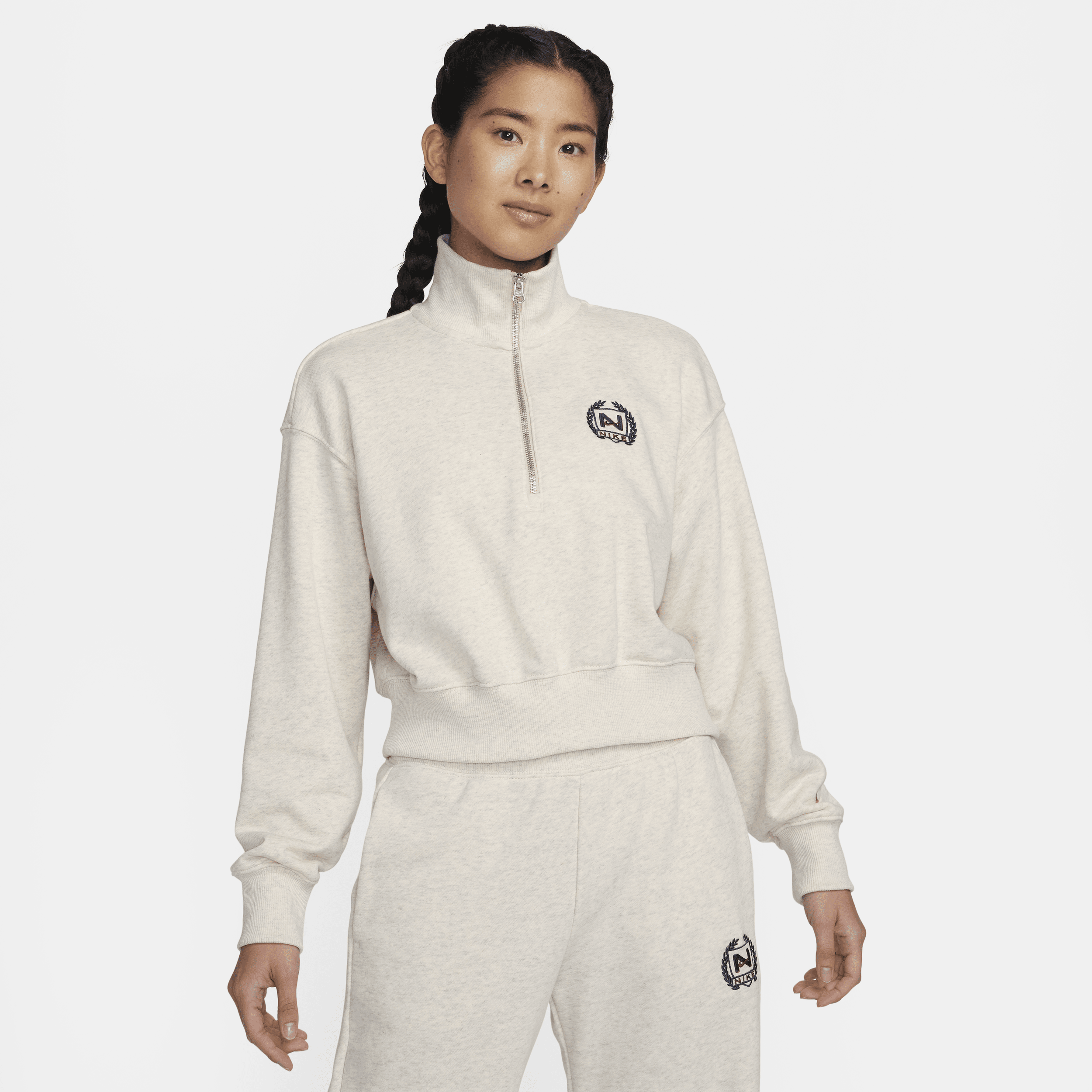 【ナイキ(NIKE)公式ストア】ナイキ スポーツウェア ウィメンズ オーバーサイズド 1/2ジップ クロップ フリース スウェットシャツ FZ4737-141 ブラウン 【ナイキ(NIKE)公式ストア】ナイキ スポーツウェア ウィメンズ オーバーサイズド 1/2ジップ クロップ フリース スウェットシャツ FZ4737-141 ブラウン