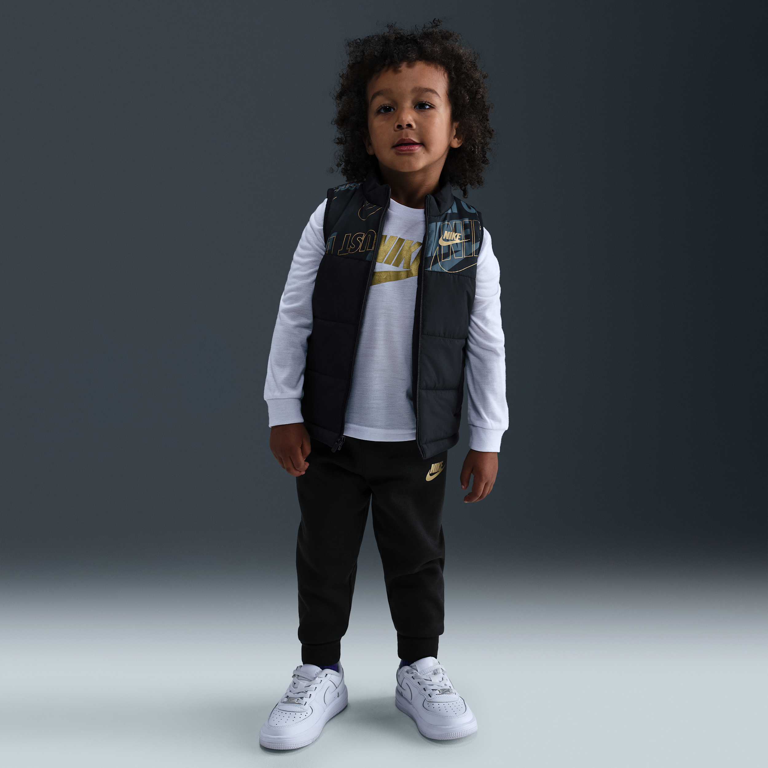 【ナイキ（NIKE）公式ストア】ナイキ スポーツウェア ベビー ロングスリーブ Tシャツ ベスト アンド パンツ セット IQ2873-010 ブラック