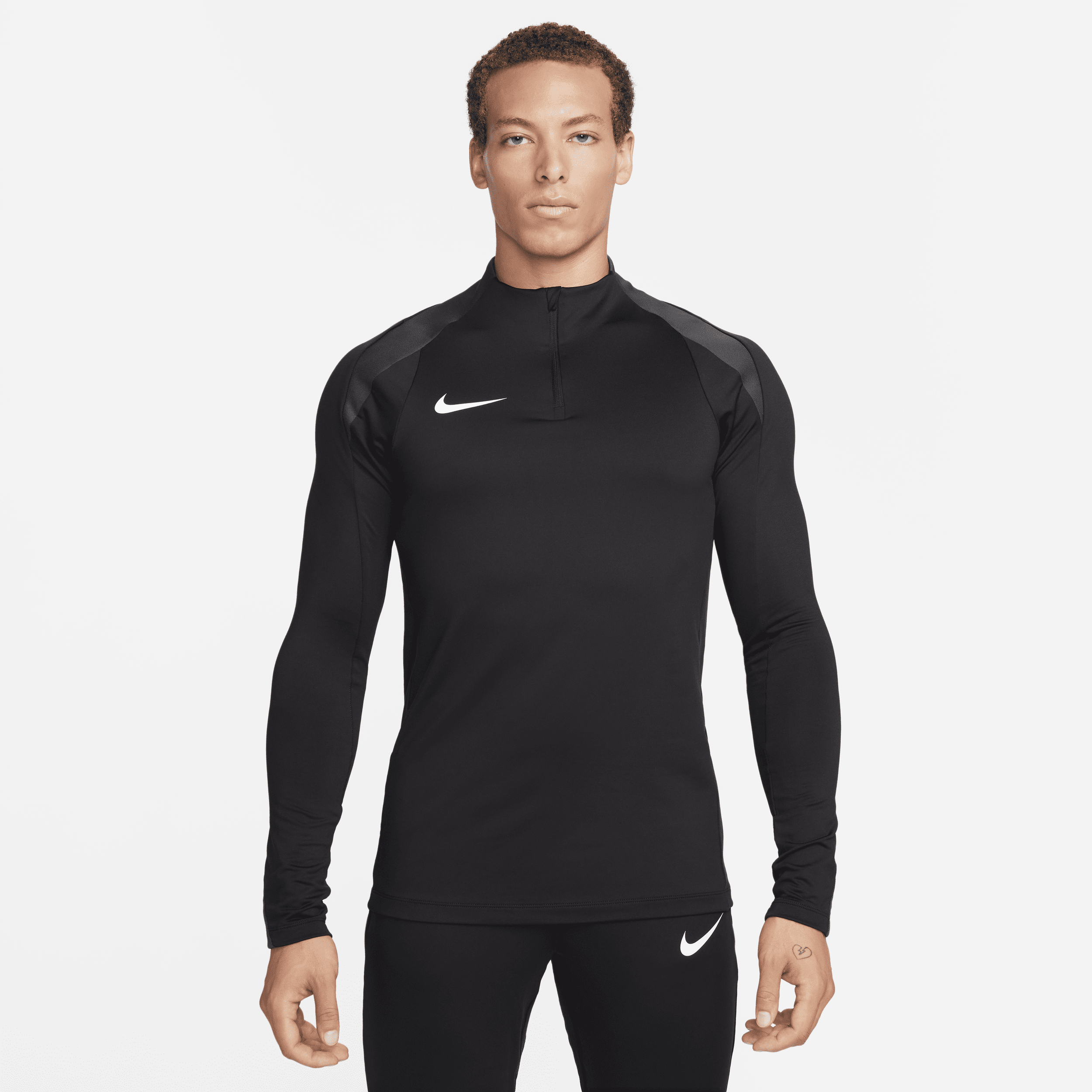 Nike Strike Dri-FIT-fodboldtræningstrøje med 1/2 lynlås til mænd - sort