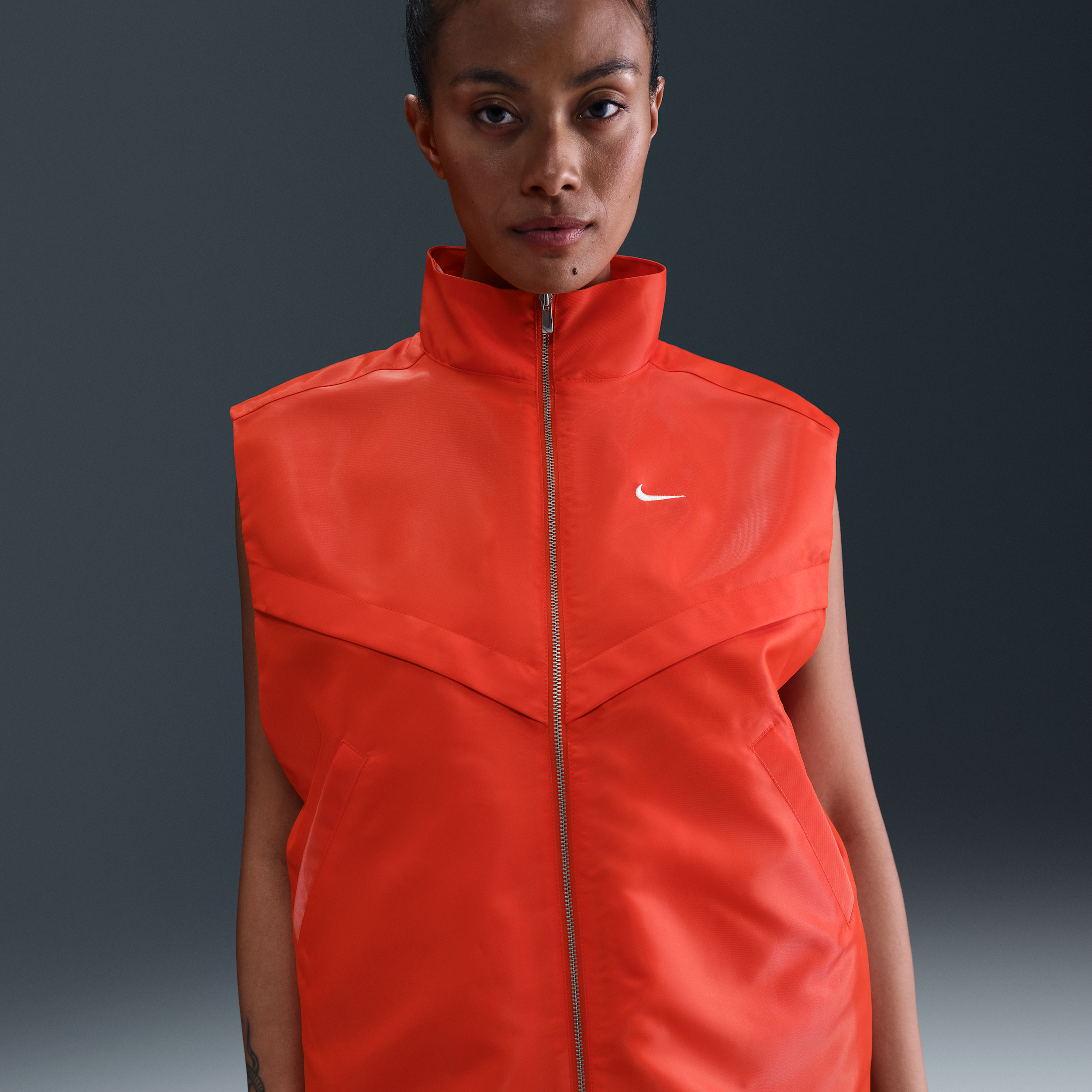 【ナイキ(NIKE)公式ストア】ナイキ スポーツウェア ウィンドランナー ウィメンズ ベスト HV2473-633 レッド 【ナイキ(NIKE)公式ストア】ナイキ スポーツウェア ウィンドランナー ウィメンズ ベスト HV2473-633 レッド