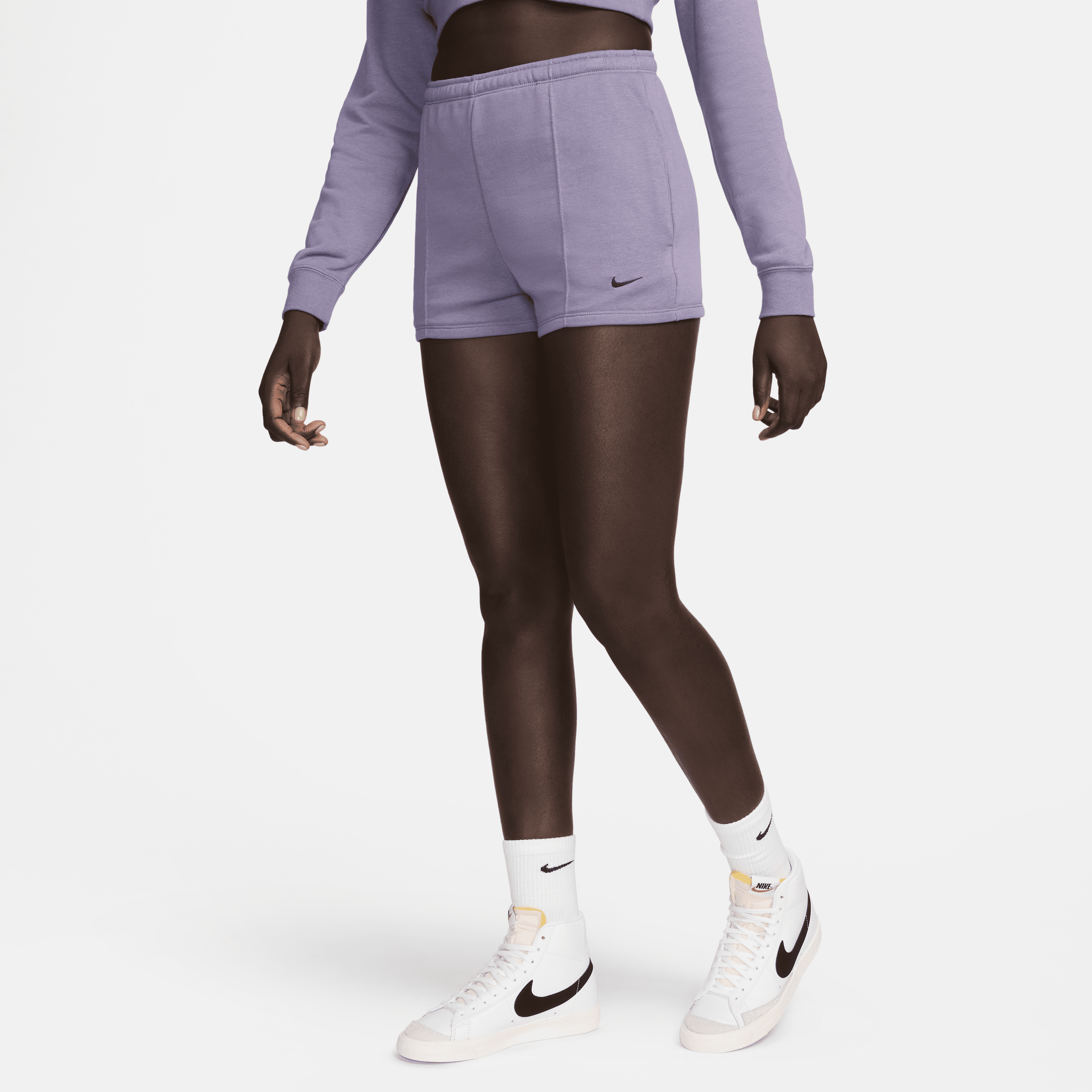 Nike Sportswear Chill Terry Pantalón corto de talle alto y ajuste entallado con tejido French terry de 5 cm - Mujer - Morado