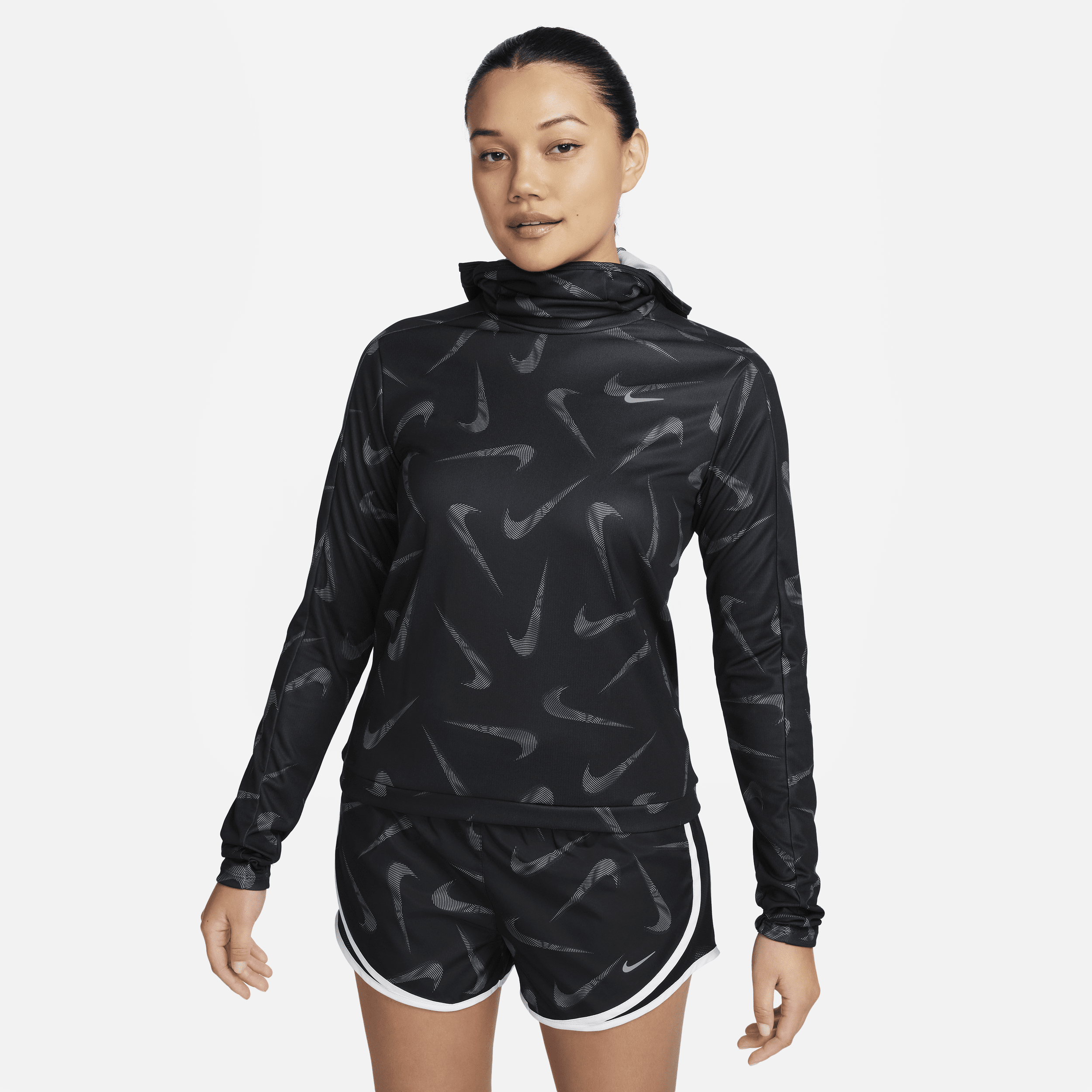 Printet Nike Swoosh-løbejakke med hætte til kvinder - sort