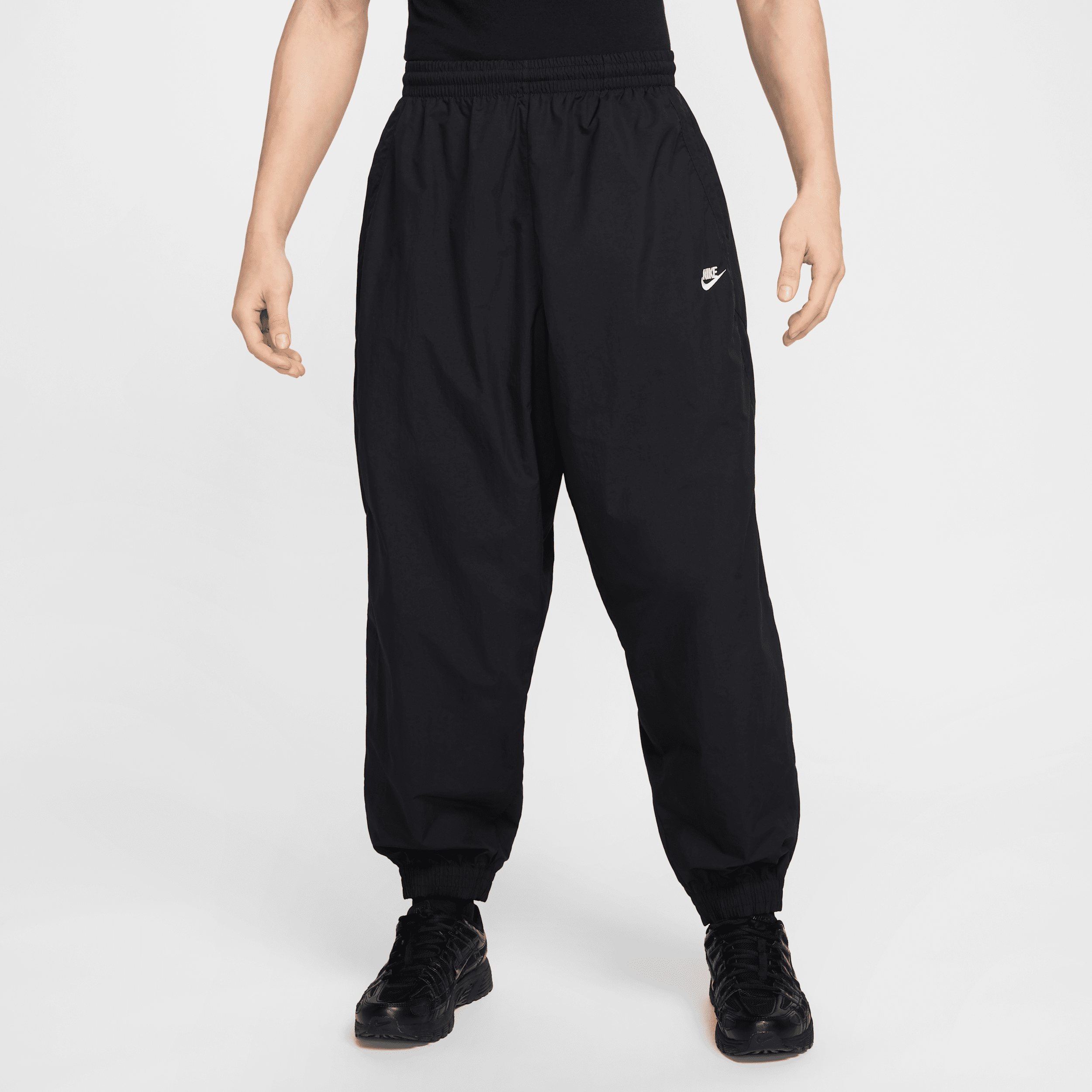 【ナイキ(NIKE)公式ストア】ナイキ クラブ メンズ オーバーサイズド ウーブン トラックパンツ HQ6115-010 ブラック 【ナイキ(NIKE)公式ストア】ナイキ クラブ メンズ オーバーサイズド ウーブン トラックパンツ HQ6115-010 ブラック