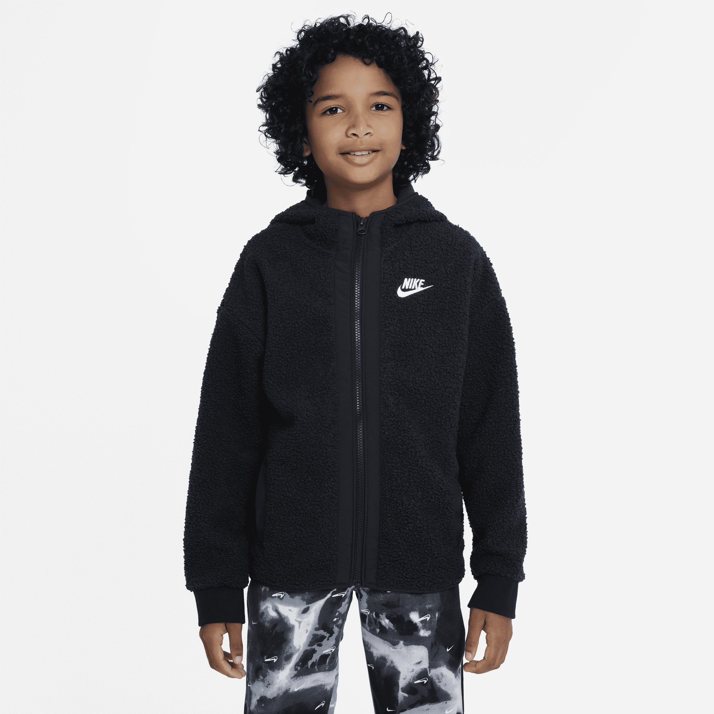 【ナイキ(NIKE)公式ストア】ナイキ スポーツウェア クラブ フリース ジュニア (ボーイズ) フルジップ ウィンタライズド パーカー DV3063-010 ブラック 【ナイキ(NIKE)公式ストア】ナイキ スポーツウェア クラブ フリース ジュニア (ボーイズ) フルジップ ウィンタライズド パーカー DV3063-010 ブラック