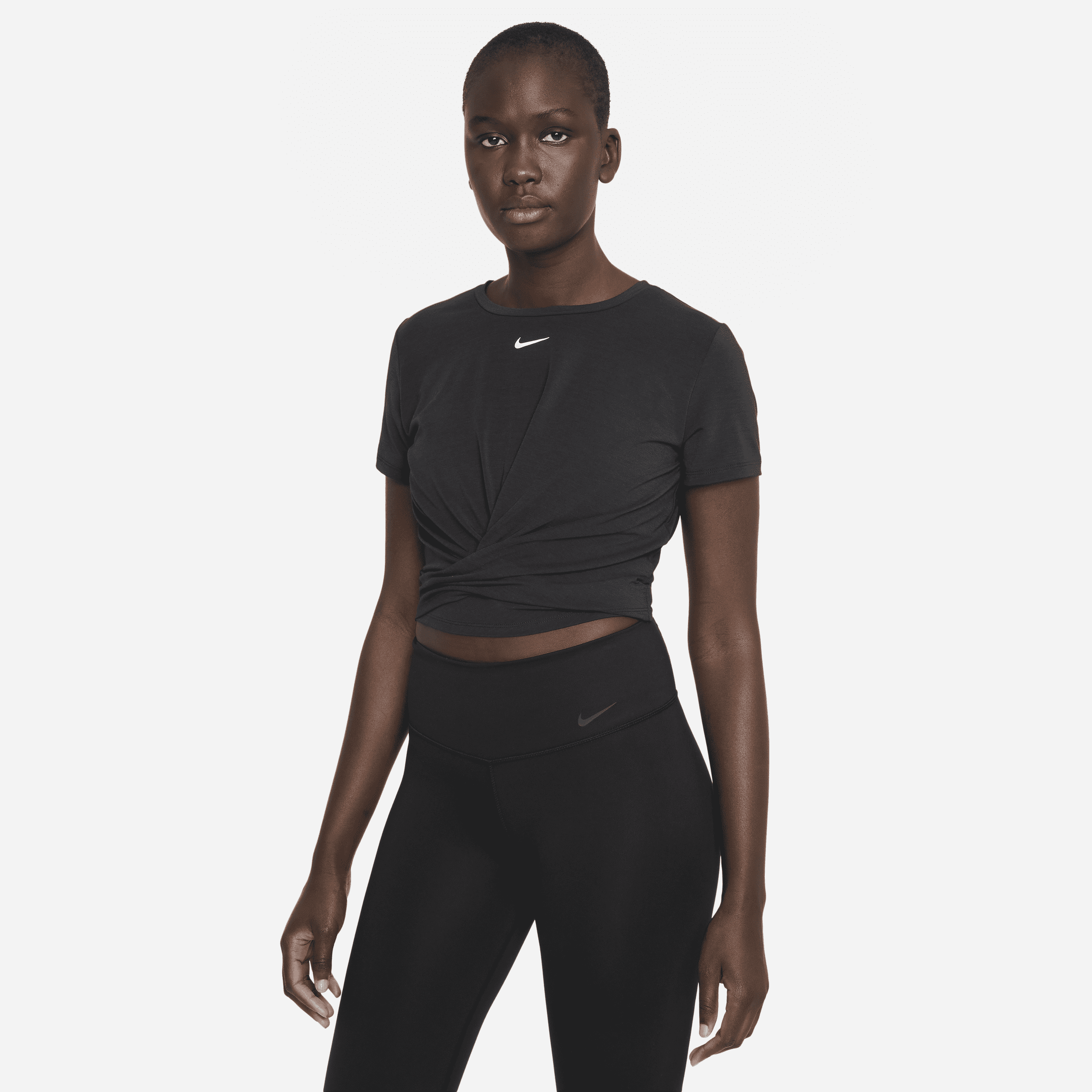 Kortærmet Nike Dri-FIT One Luxe-croptop med twist til kvinder - sort