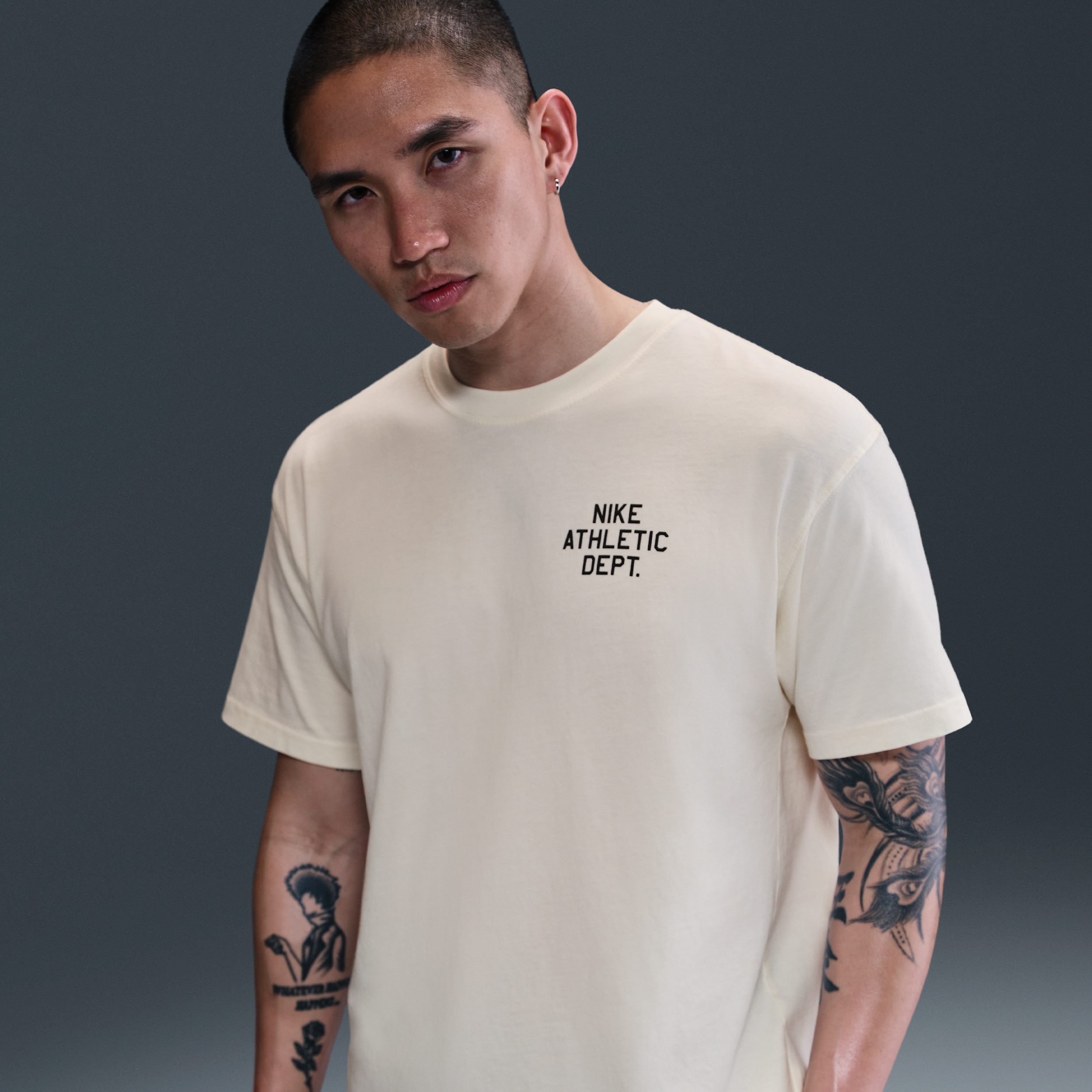 【ナイキ(NIKE)公式ストア】ナイキ メンズ マックス90 フィットネス Tシャツ HJ3694-110 ブラウン 【ナイキ(NIKE)公式ストア】ナイキ メンズ マックス90 フィットネス Tシャツ HJ3694-110 ブラウン