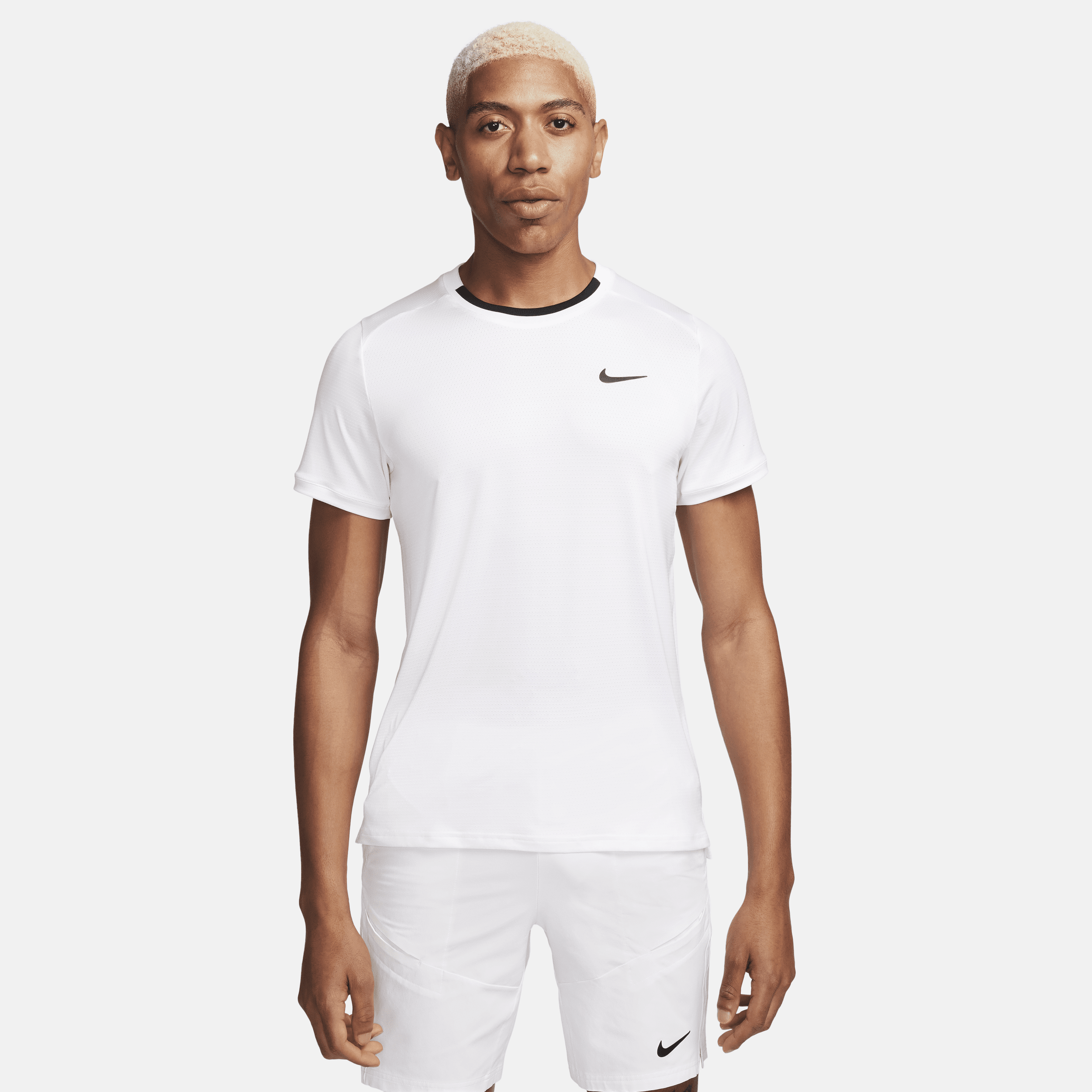NikeCourt Advantage Dri-FIT-tennisoverdel til mænd - hvid