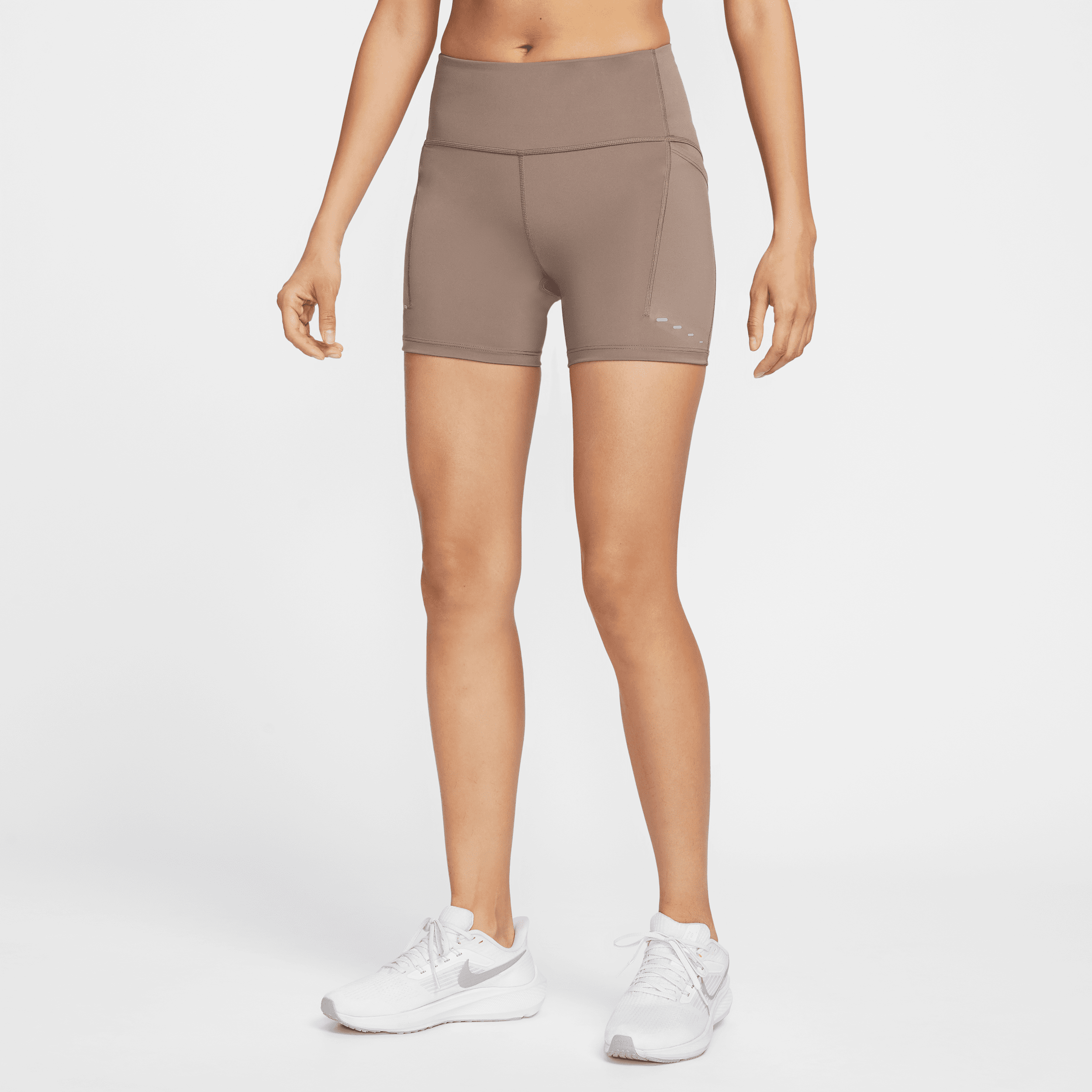 【ナイキ(NIKE)公式ストア】ナイキ スウィフト ウィメンズ ハイウエスト 10cm タイト ランニングショートパンツ (ポケット付き) HJ2259-233 ブラウン 【ナイキ(NIKE)公式ストア】ナイキ スウィフト ウィメンズ ハイウエスト 10cm タイト ランニングショートパンツ (ポケット付き) HJ2259-233 ブラウン
