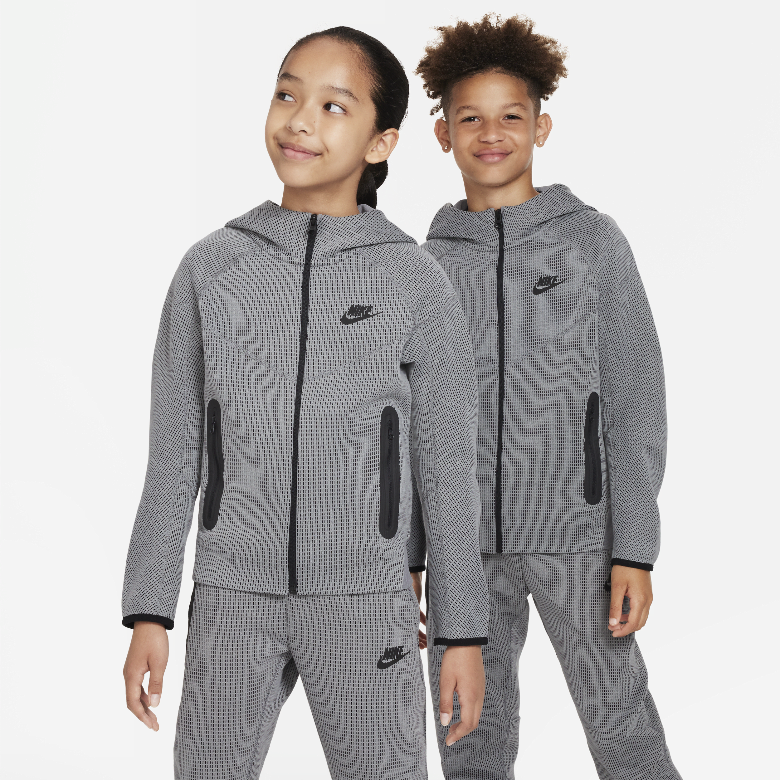 Nike Sportswear Tech Fleece Winterized-hættetrøje med fuld lynlås til større børn (drenge) - grå