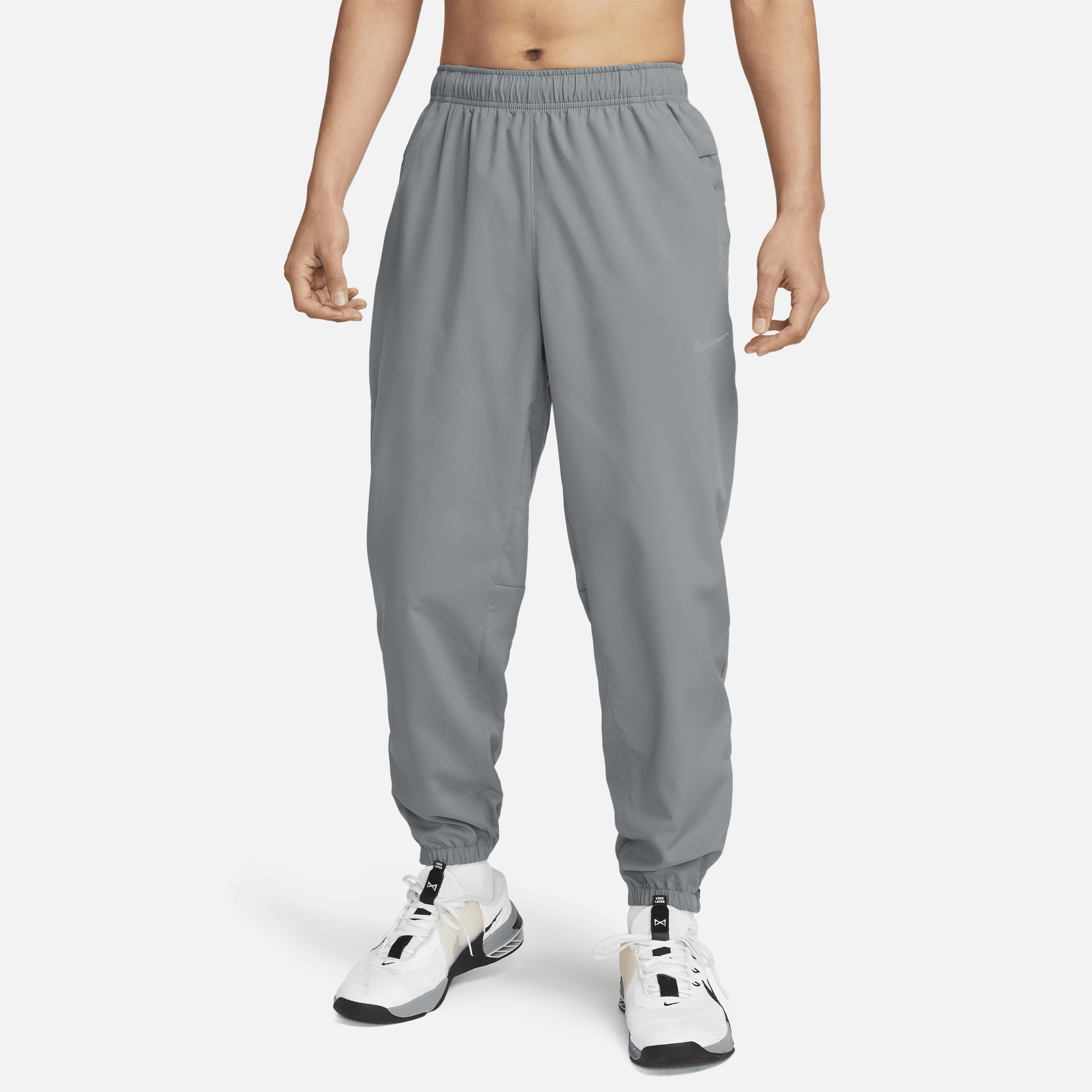 Faconsyede, alsidige Nike Form Dri-FIT-bukser til mænd - grå