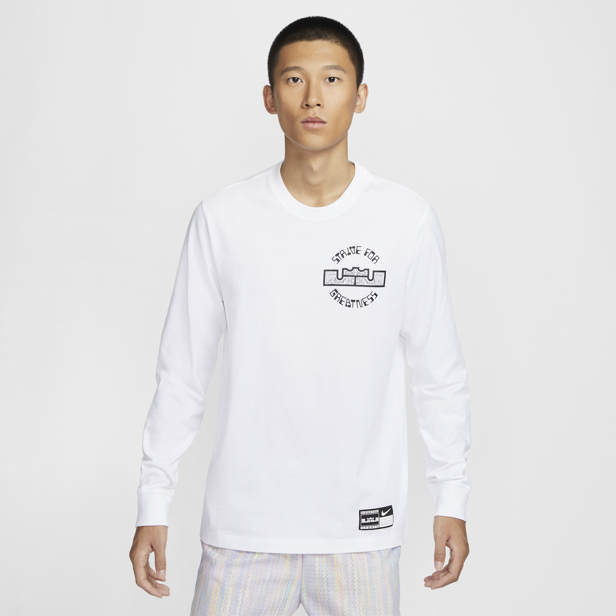 【ナイキ(NIKE)公式ストア】レブロン メンズ マックス90 ロングスリーブ バスケットボール Tシャツ HF6192-100 ホワイト 【ナイキ(NIKE)公式ストア】レブロン メンズ マックス90 ロングスリーブ バスケットボール Tシャツ HF6192-100 ホワイト