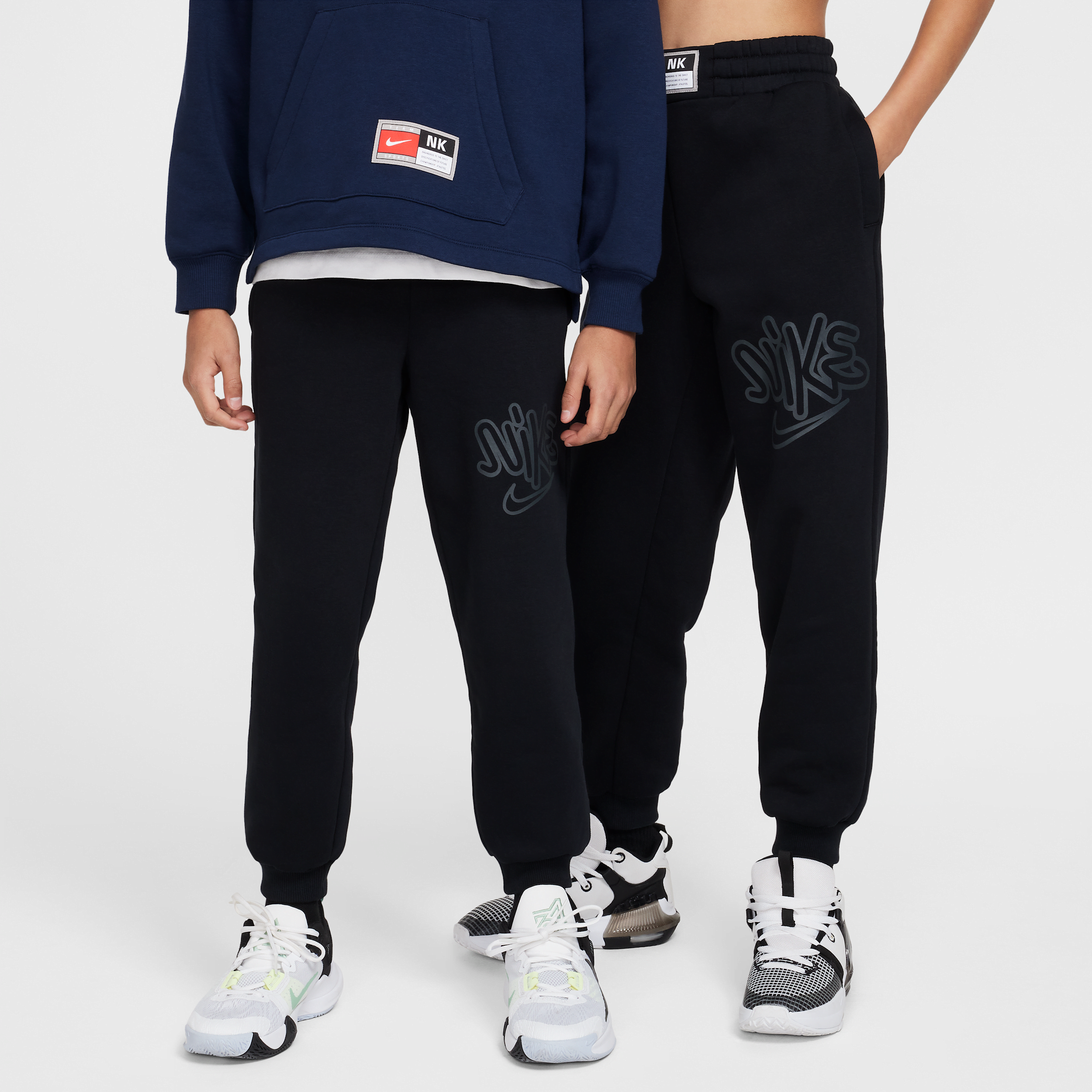 【ナイキ(NIKE)公式ストア】ナイキ カルチャー オブ バスケットボール ジュニア フリース バスケットボールパンツ HF8163-010 ブラック 【ナイキ(NIKE)公式ストア】ナイキ カルチャー オブ バスケットボール ジュニア フリース バスケットボールパンツ HF8163-010 ブラック
