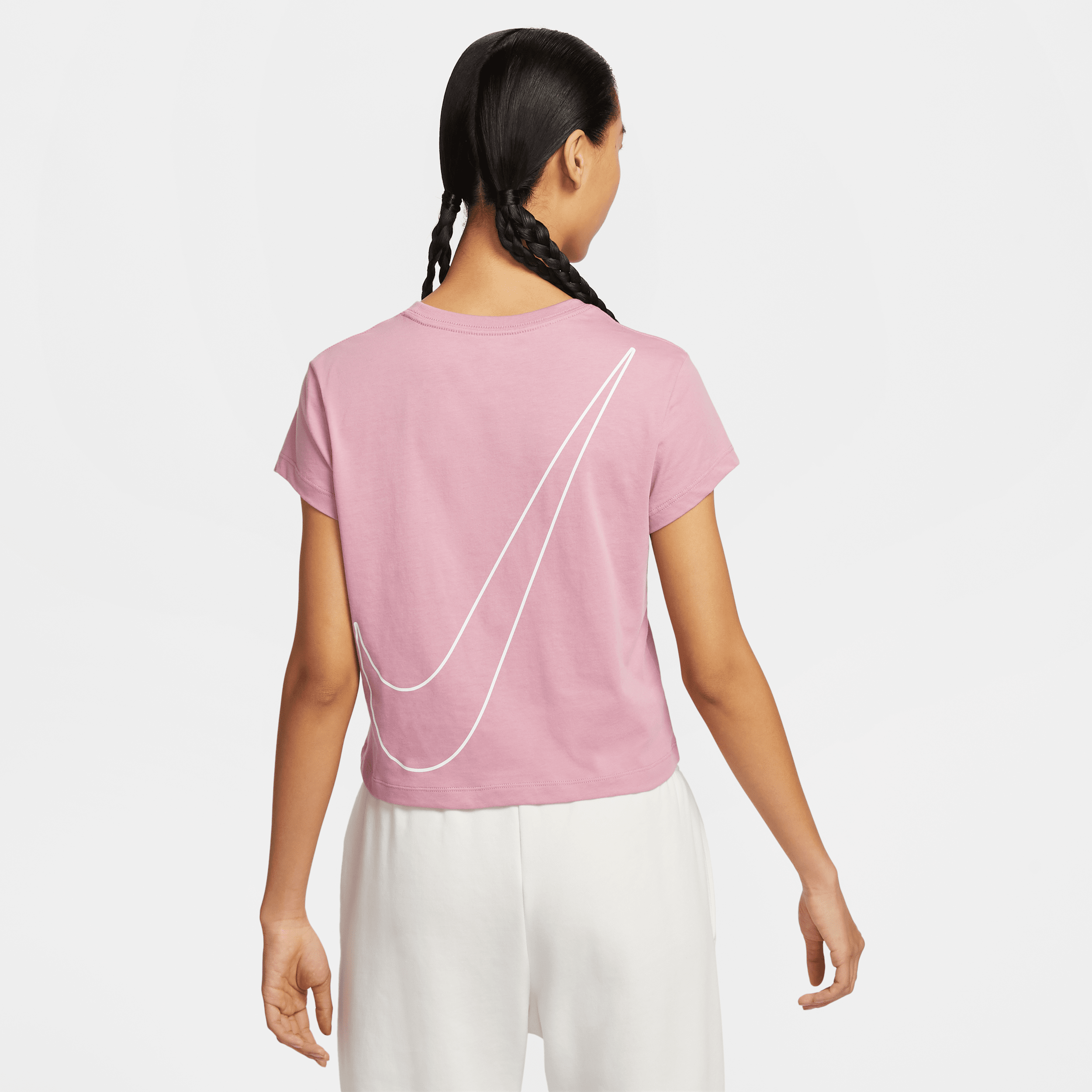 【ナイキ(NIKE)公式ストア】ナイキ スポーツウェア クラブ ウィメンズ ショートスリーブ クロップド グラフィック Tシャツ HF9457-646 ピンク 【ナイキ(NIKE)公式ストア】ナイキ スポーツウェア クラブ ウィメンズ ショートスリーブ クロップド グラフィック Tシャツ HF9457-646 ピンク